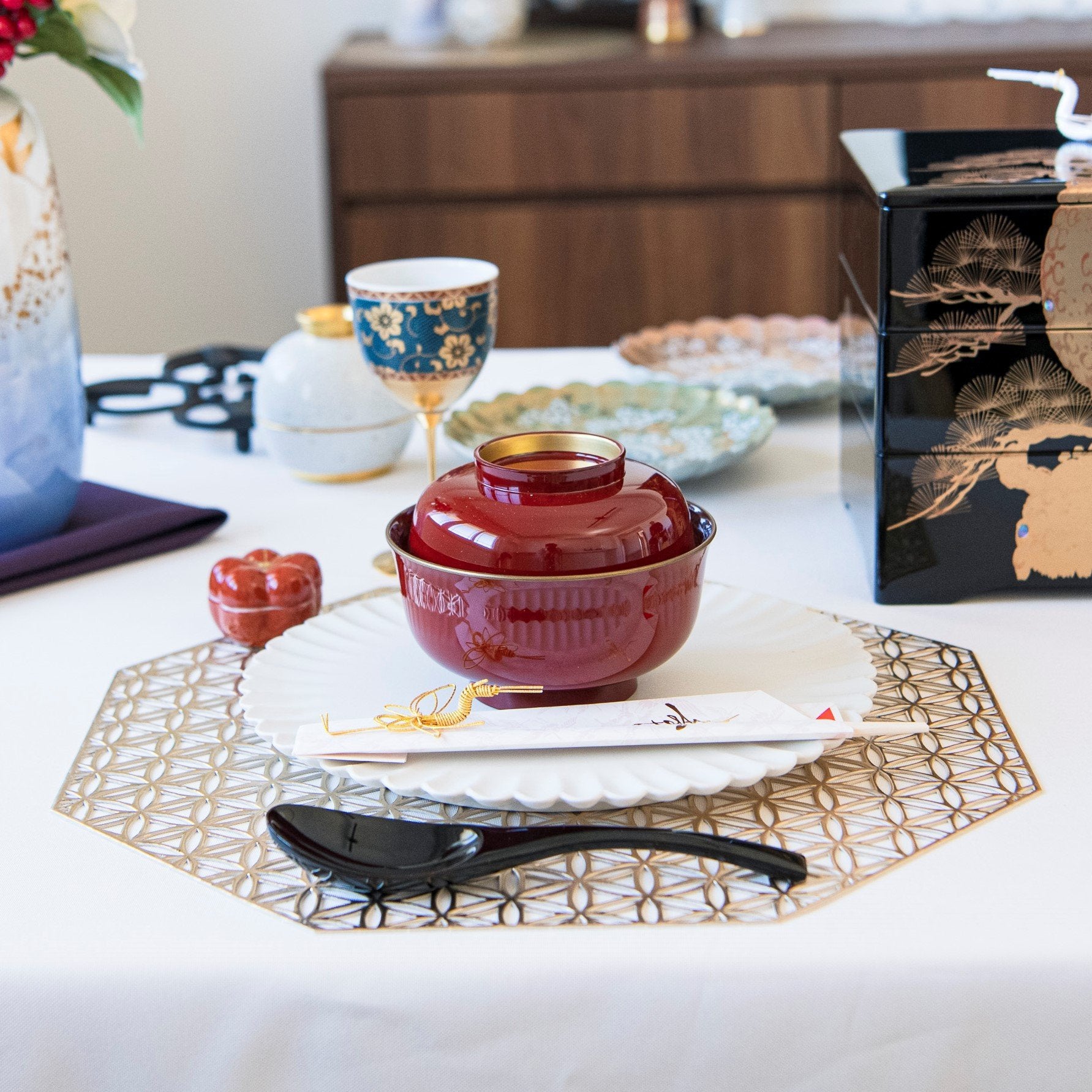 Gold Decoration Yamanaka Lacquerware Soup Bowl with lid - MUSUBI KILN - Quality Japanese Tableware and Gift