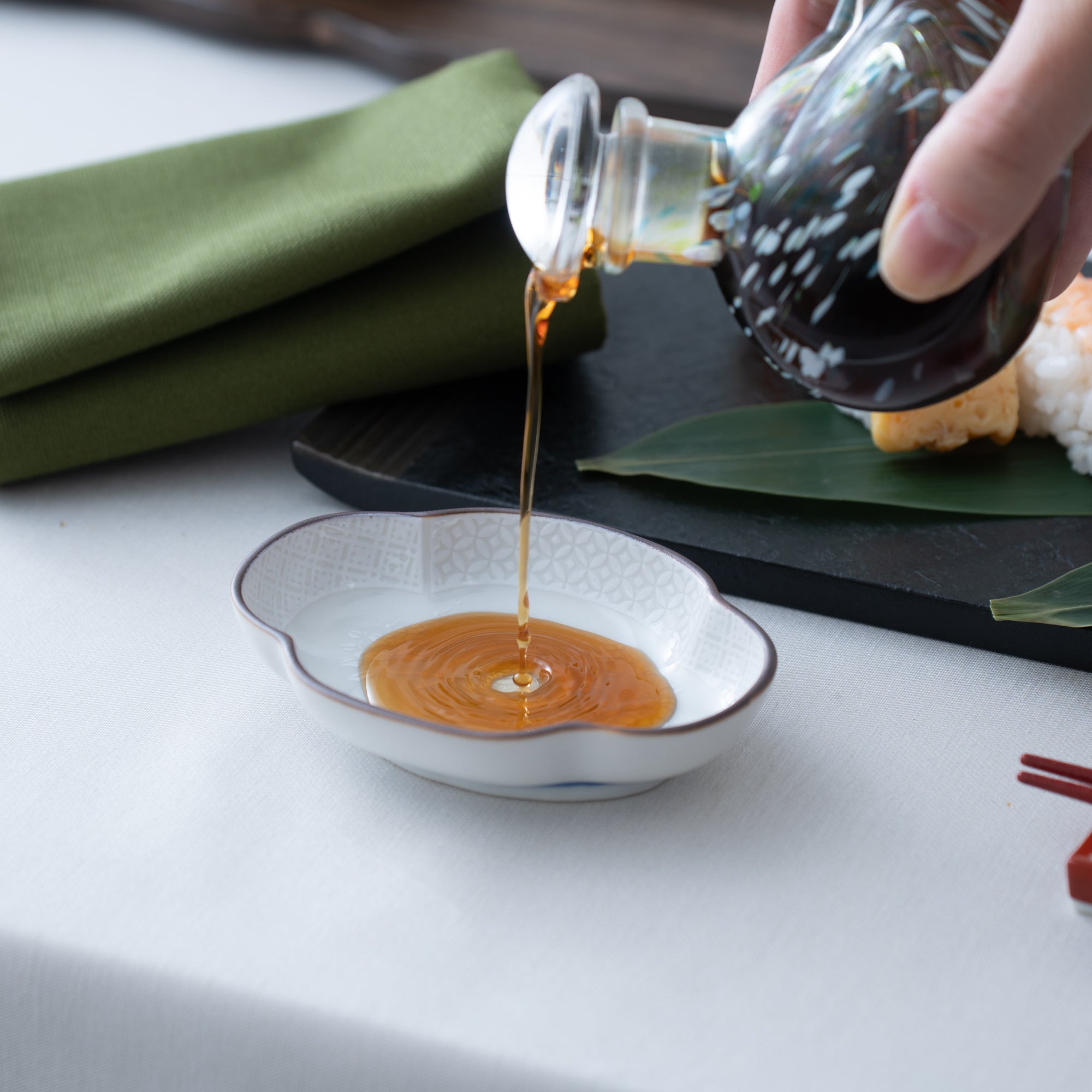 Hachi - Kutani Flower Birds Guard Sauce Plate - MUSUBI KILN - Quality Japanese Tableware and Gift