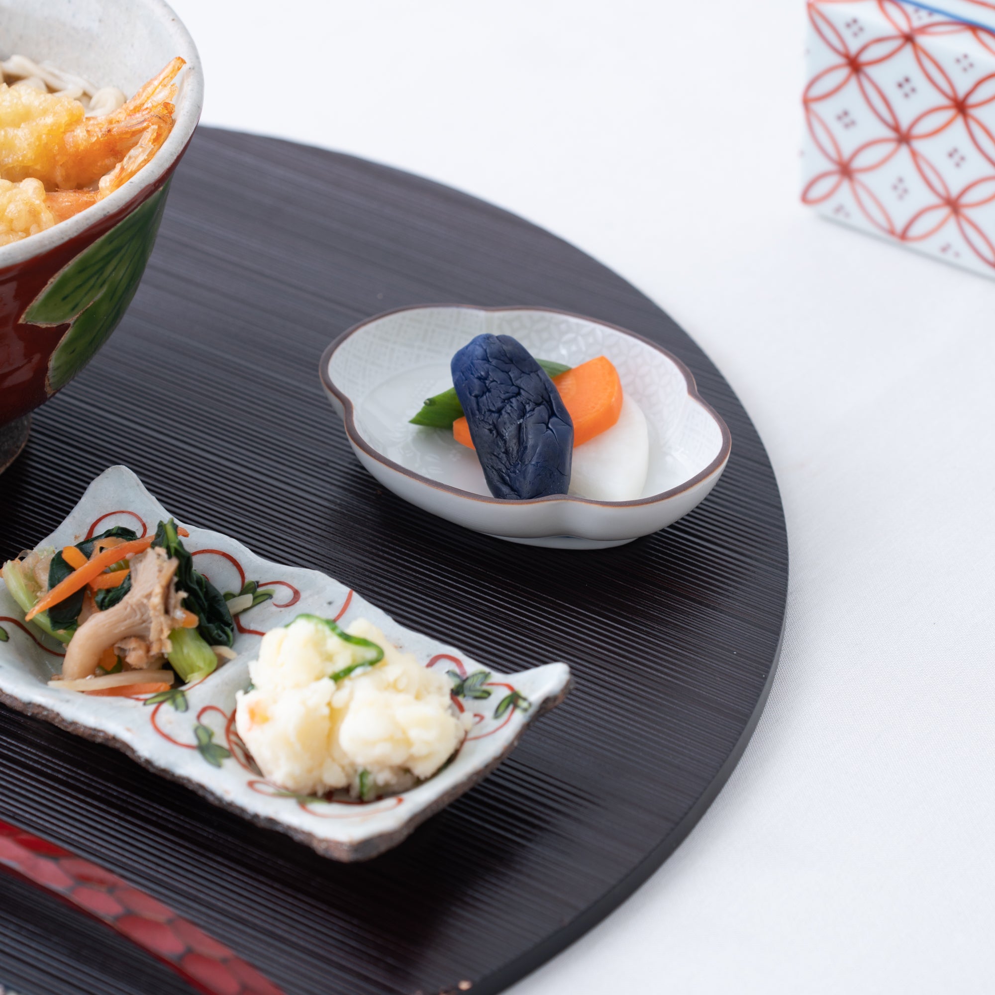 Hachi - Kutani Flower Birds Guard Sauce Plate - MUSUBI KILN - Quality Japanese Tableware and Gift