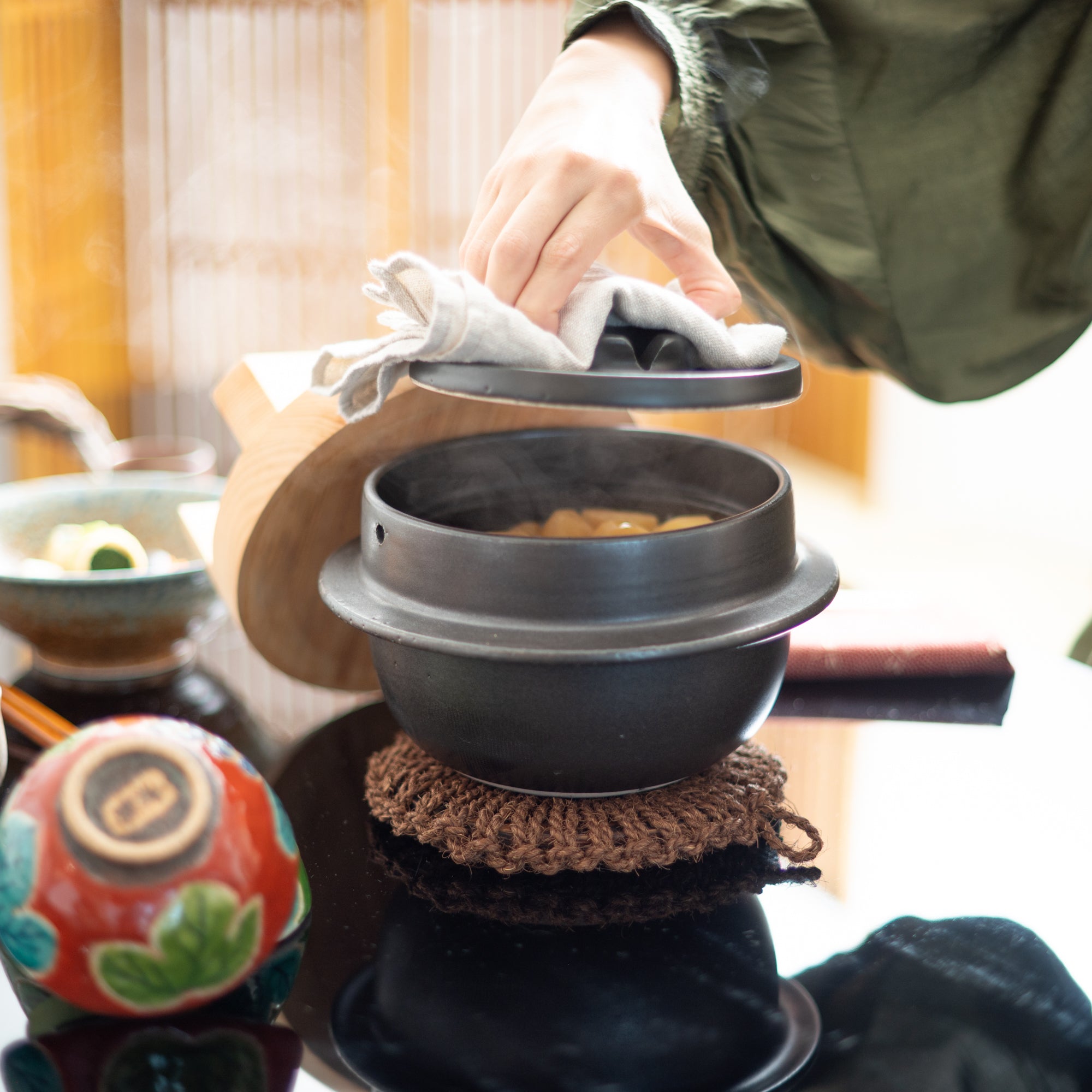 Hagama Banko Donabe Rice Cooker 3 Rice Cooker Cups (3 Gou) with Rice Scoop and Pot Mat - MUSUBI KILN - Quality Japanese Tableware and Gift