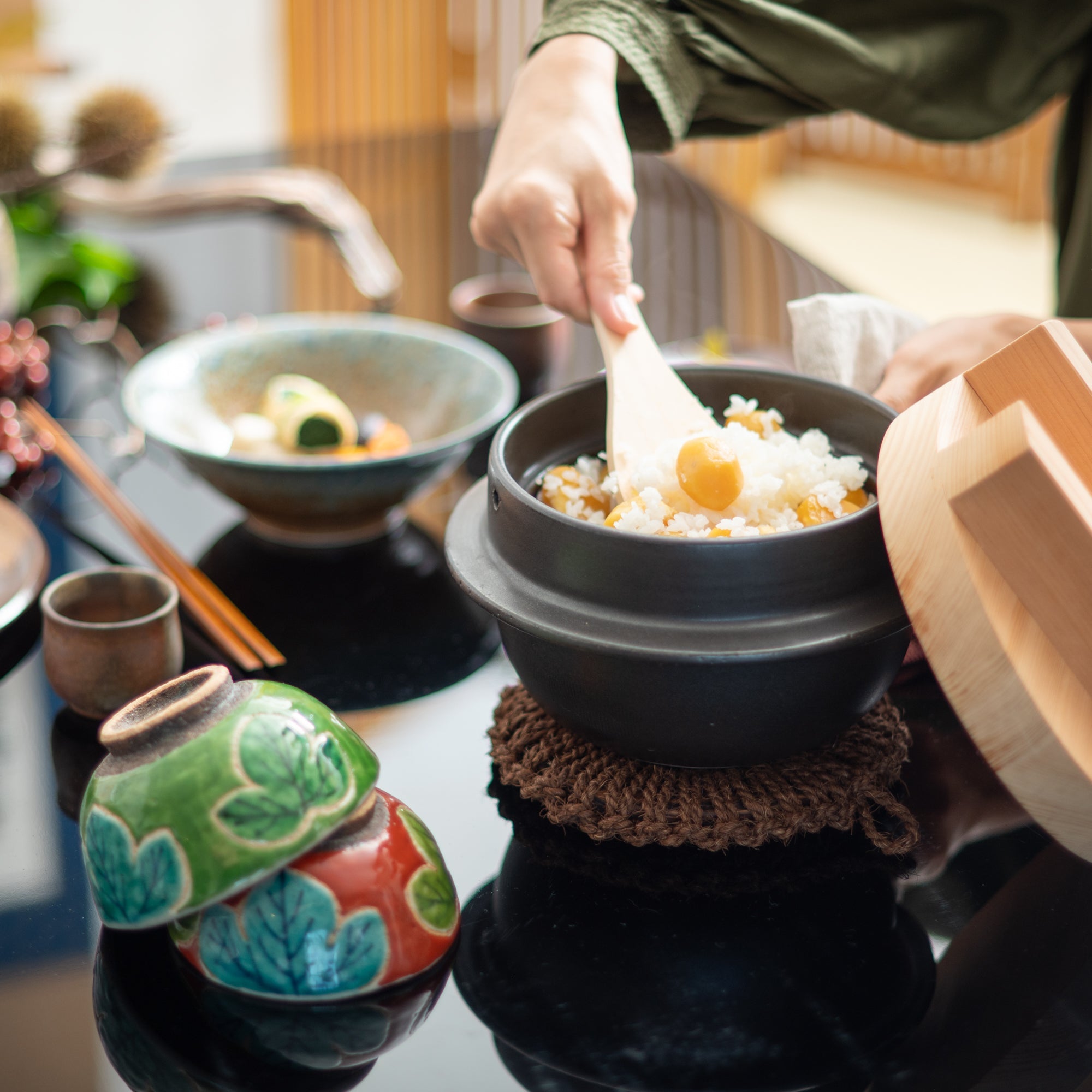 Hagama Banko Donabe Rice Cooker 3 Rice Cooker Cups (3 Gou) with Rice Scoop and Pot Mat - MUSUBI KILN - Quality Japanese Tableware and Gift