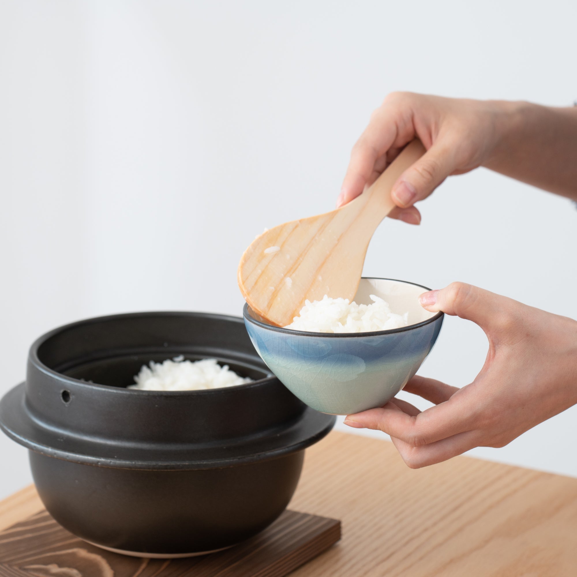 Hagama Banko Donabe Rice Cooker 3 Rice Cooker Cups (3 Gou) with Rice Scoop and Pot Mat - MUSUBI KILN - Quality Japanese Tableware and Gift