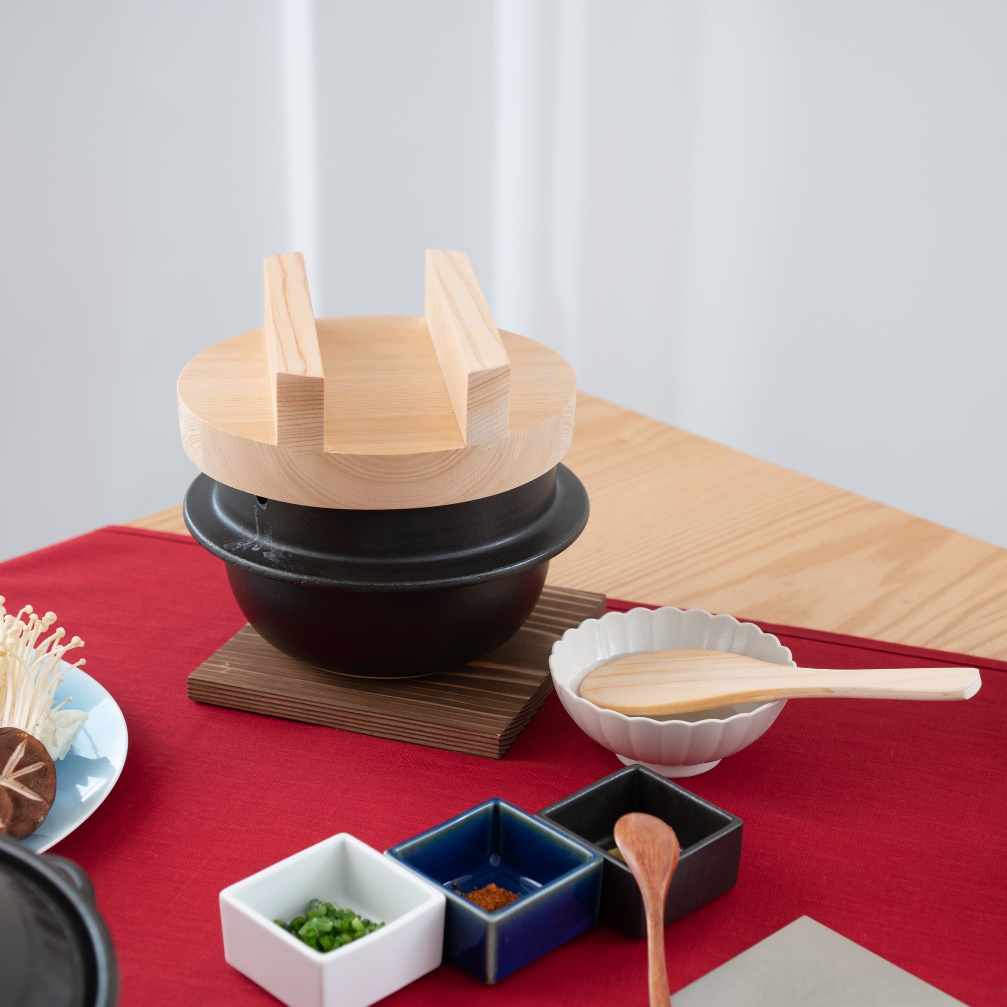 Hagama Banko Donabe Rice Cooker 3 Rice Cooker Cups (3 Gou) with Rice Scoop and Pot Mat - MUSUBI KILN - Quality Japanese Tableware and Gift