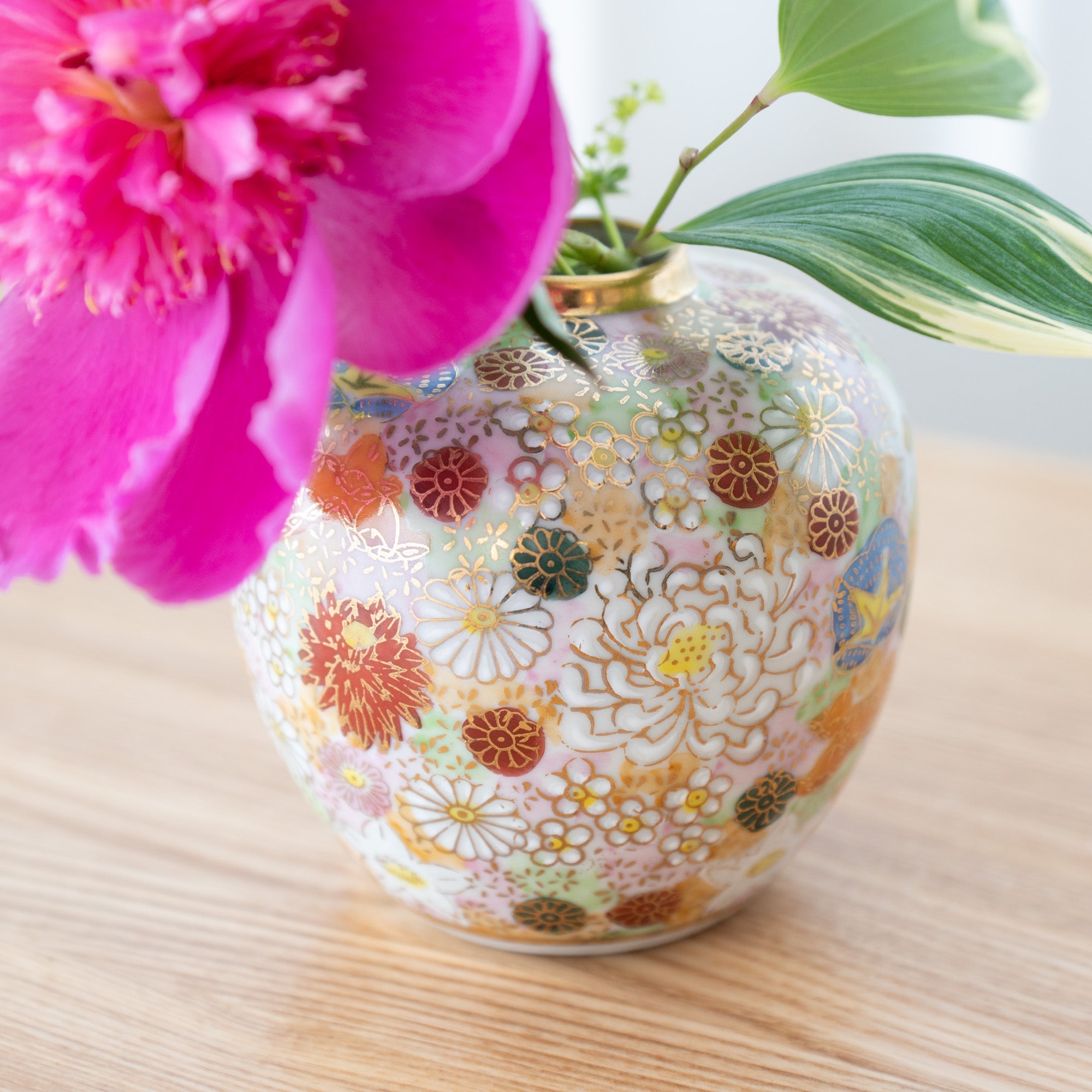 Hanazume Kutani Japanese Flower Vase - MUSUBI KILN - Quality Japanese Tableware and Gift
