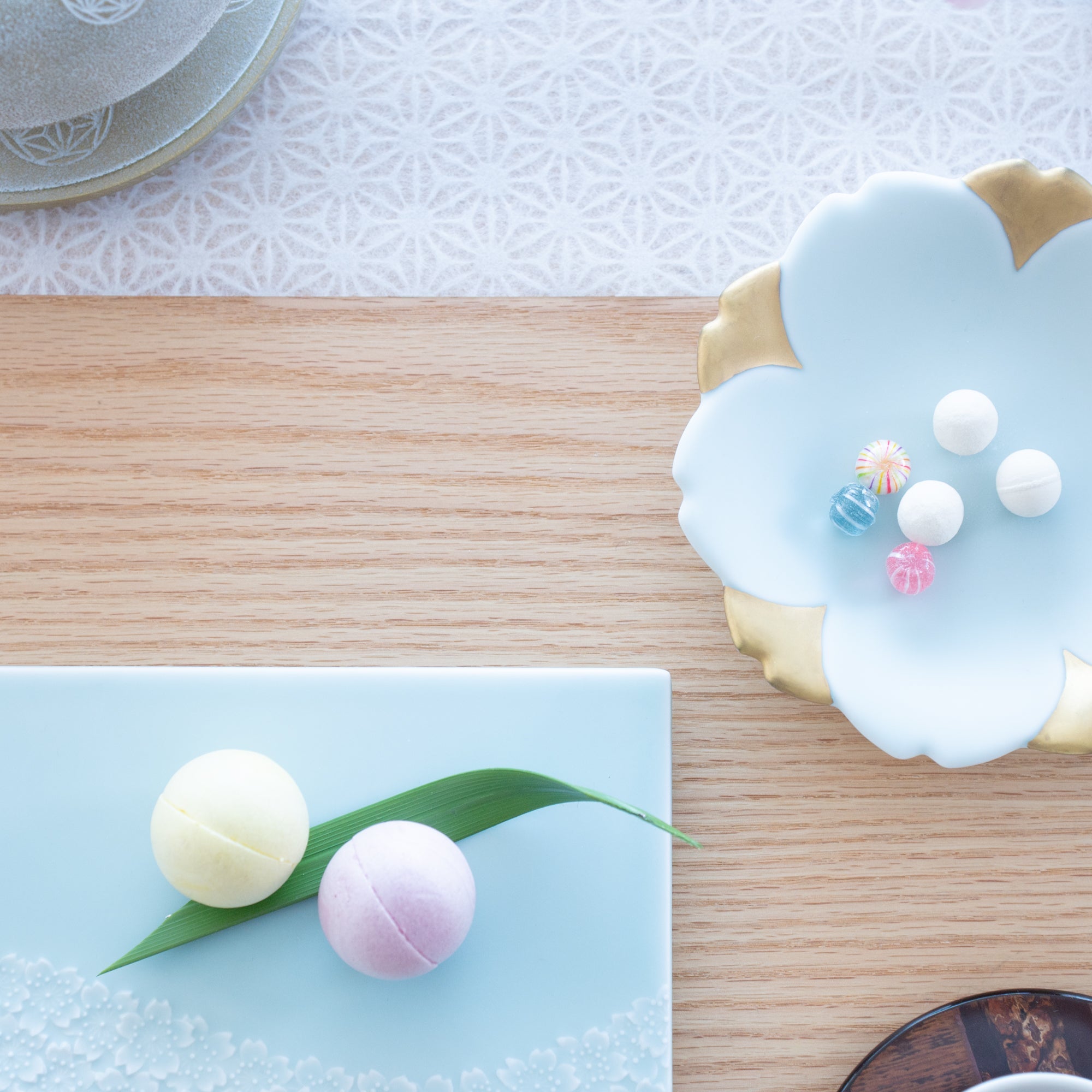Hataman Touen Moist Gold Sakura Imari Nabeshima Ware Side Plate - MUSUBI KILN - Quality Japanese Tableware and Gift