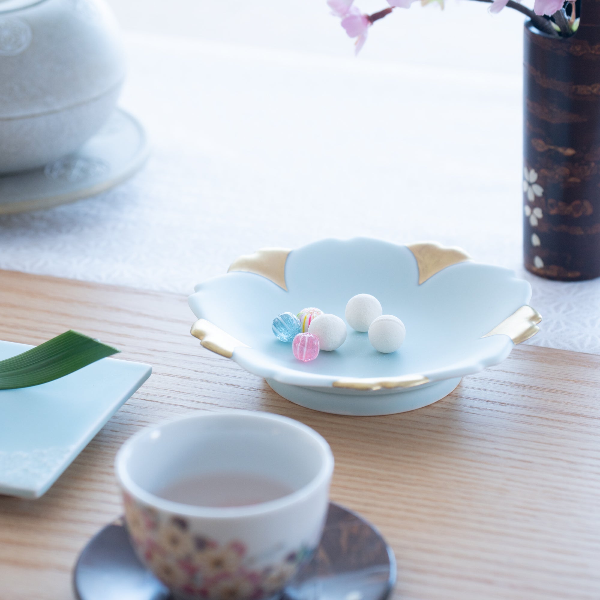 Hataman Touen Moist Gold Sakura Imari Nabeshima Ware Side Plate - MUSUBI KILN - Quality Japanese Tableware and Gift