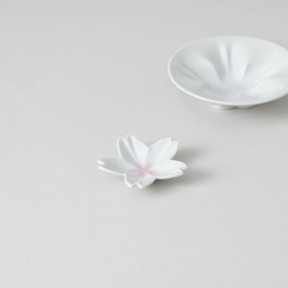 Hiracle Sakura Kutani Sauce Plate Set - MUSUBI KILN - Quality Japanese Tableware and Gift