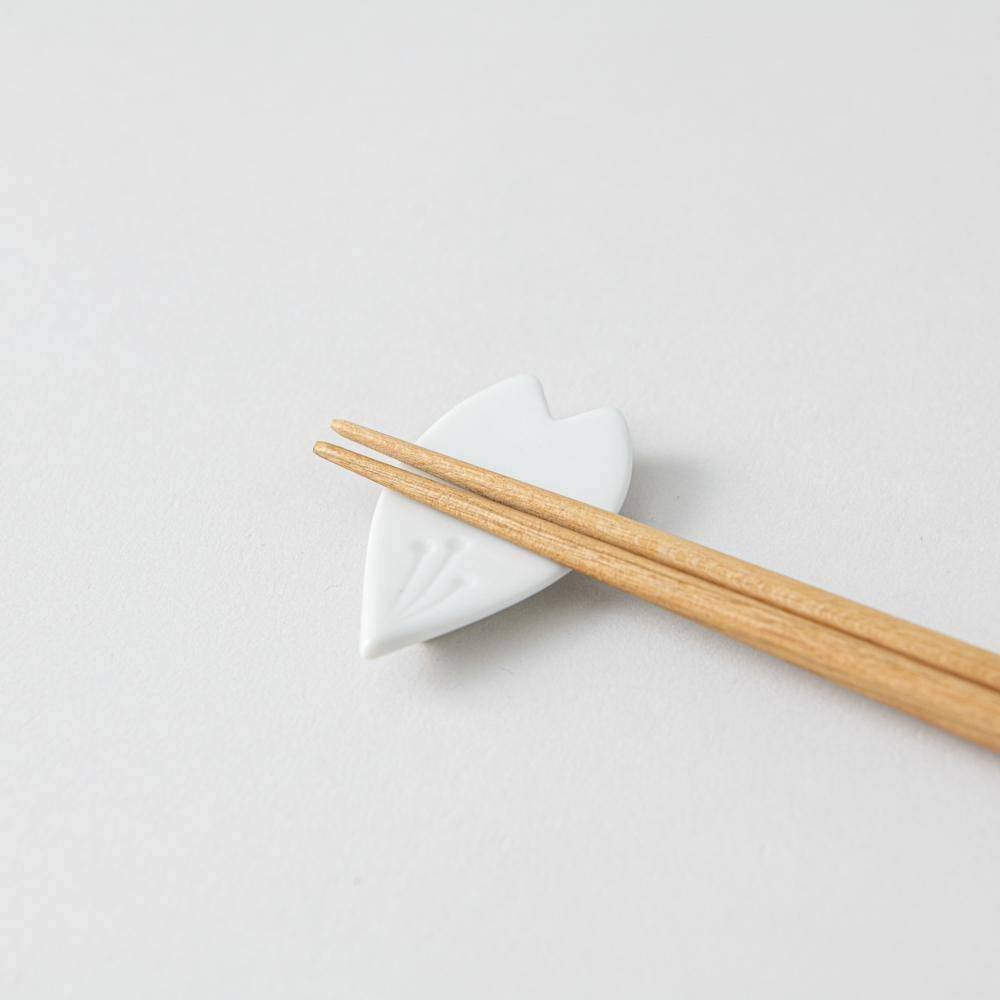Hiracle Sakura Petals Kutani Chopstick Rest - MUSUBI KILN - Quality Japanese Tableware and Gift