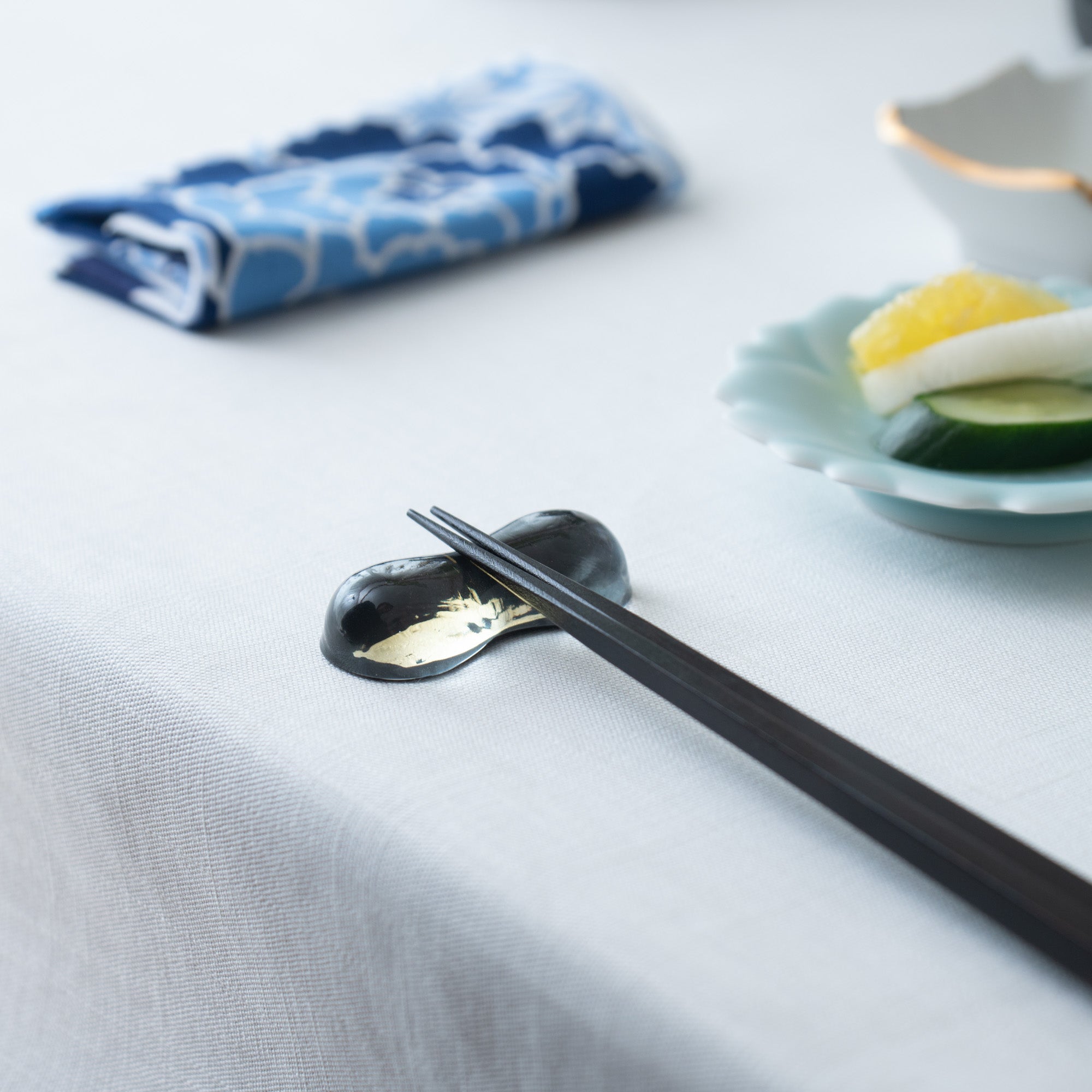 Hirota Black Gold Leaf Edo Glass Chopstick Rest Set - MUSUBI KILN - Quality Japanese Tableware and Gift