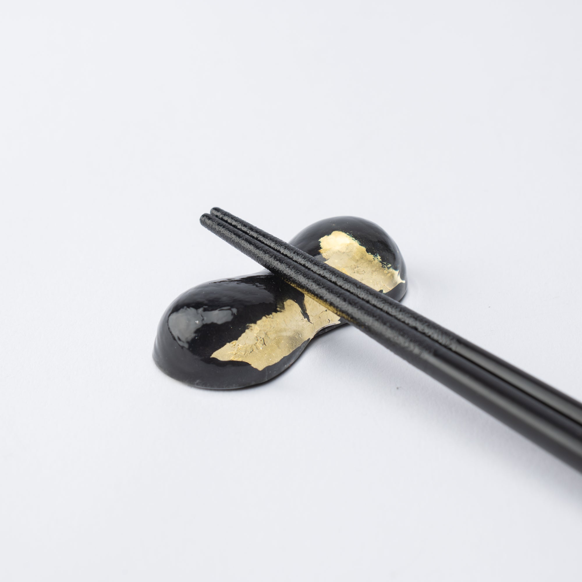 Hirota Black Gold Leaf Edo Glass Chopstick Rest Set - MUSUBI KILN - Quality Japanese Tableware and Gift