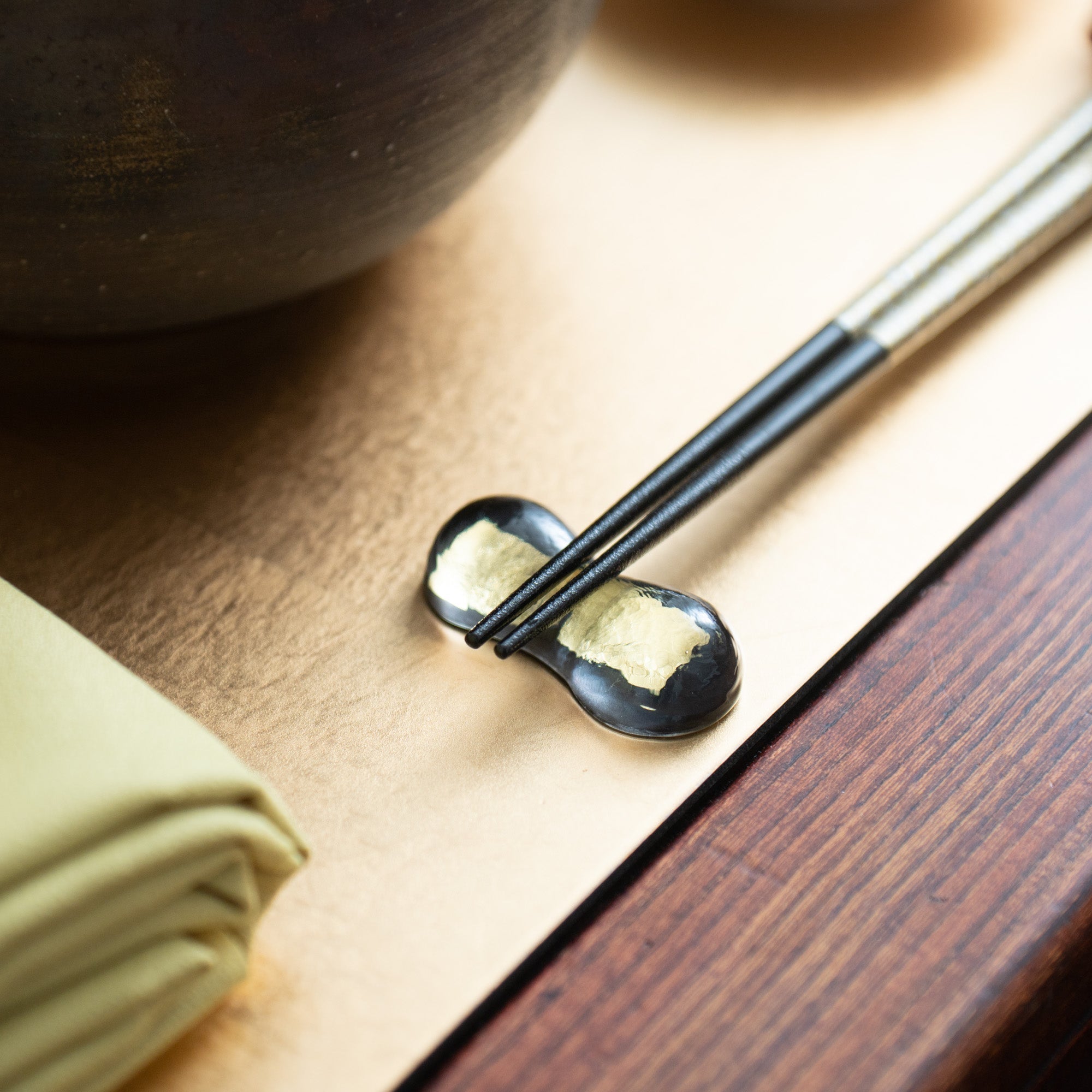 Hirota Black Gold Leaf Edo Glass Chopstick Rest Set - MUSUBI KILN - Quality Japanese Tableware and Gift