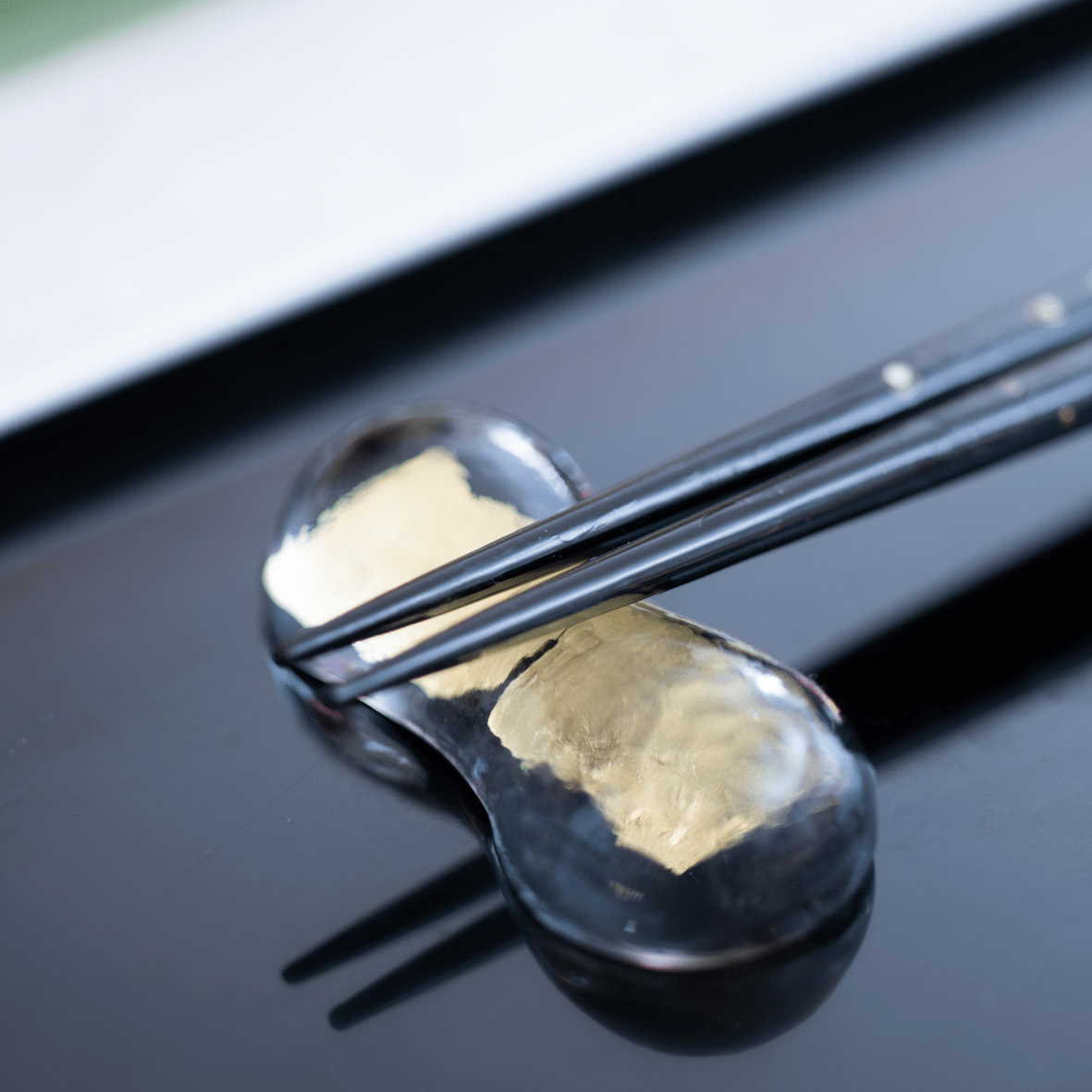 Hirota Black Gold Leaf Edo Glass Chopstick Rest Set - MUSUBI KILN - Quality Japanese Tableware and Gift