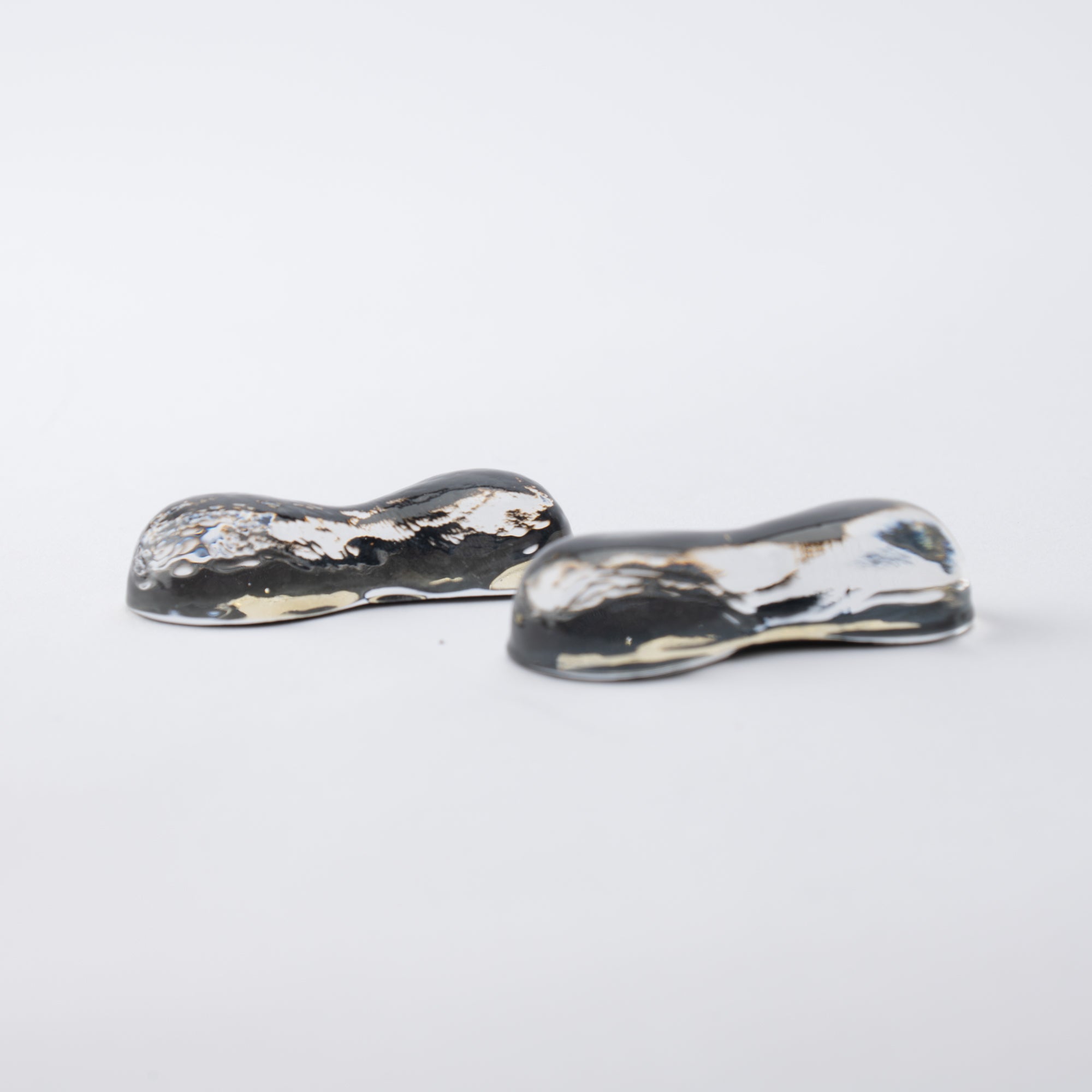 Hirota Black Gold Leaf Edo Glass Chopstick Rest Set - MUSUBI KILN - Quality Japanese Tableware and Gift