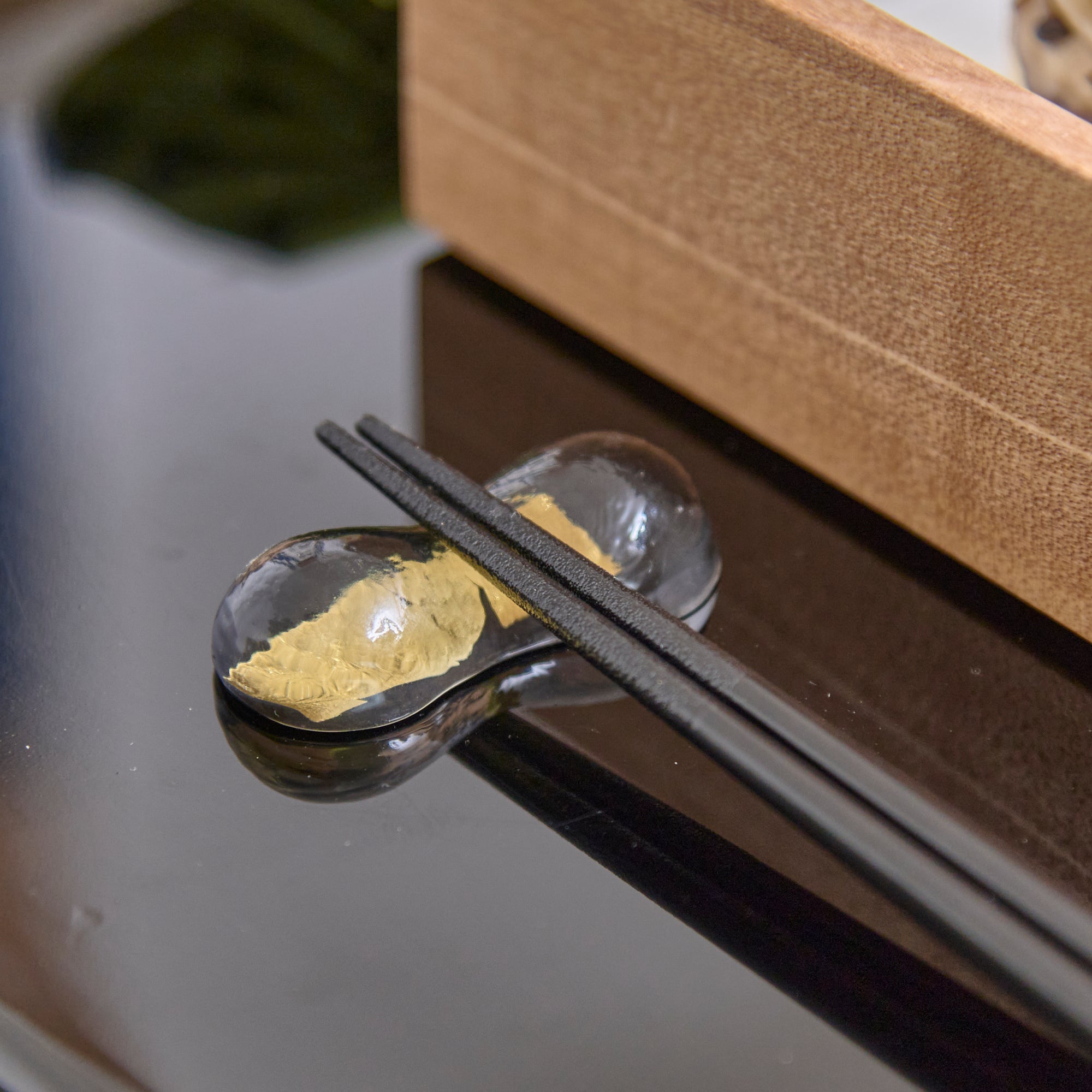 Hirota Black Gold Leaf Edo Glass Chopstick Rest Set - MUSUBI KILN - Quality Japanese Tableware and Gift
