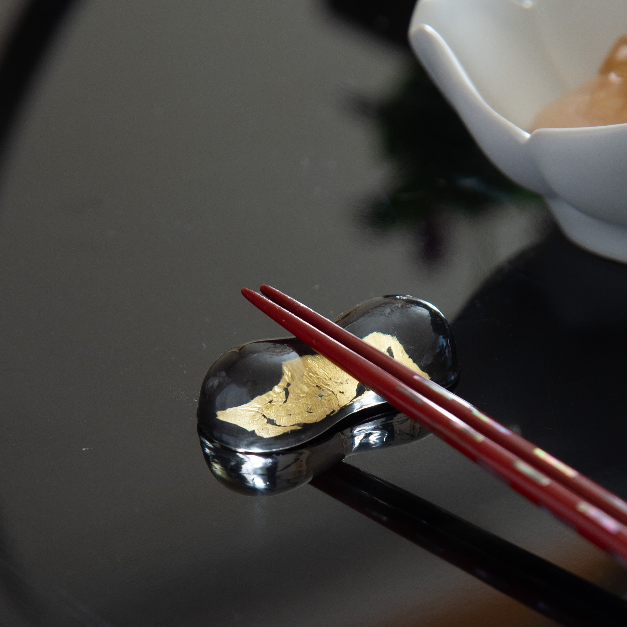 Hirota Black Gold Leaf Edo Glass Chopstick Rest Set - MUSUBI KILN - Quality Japanese Tableware and Gift