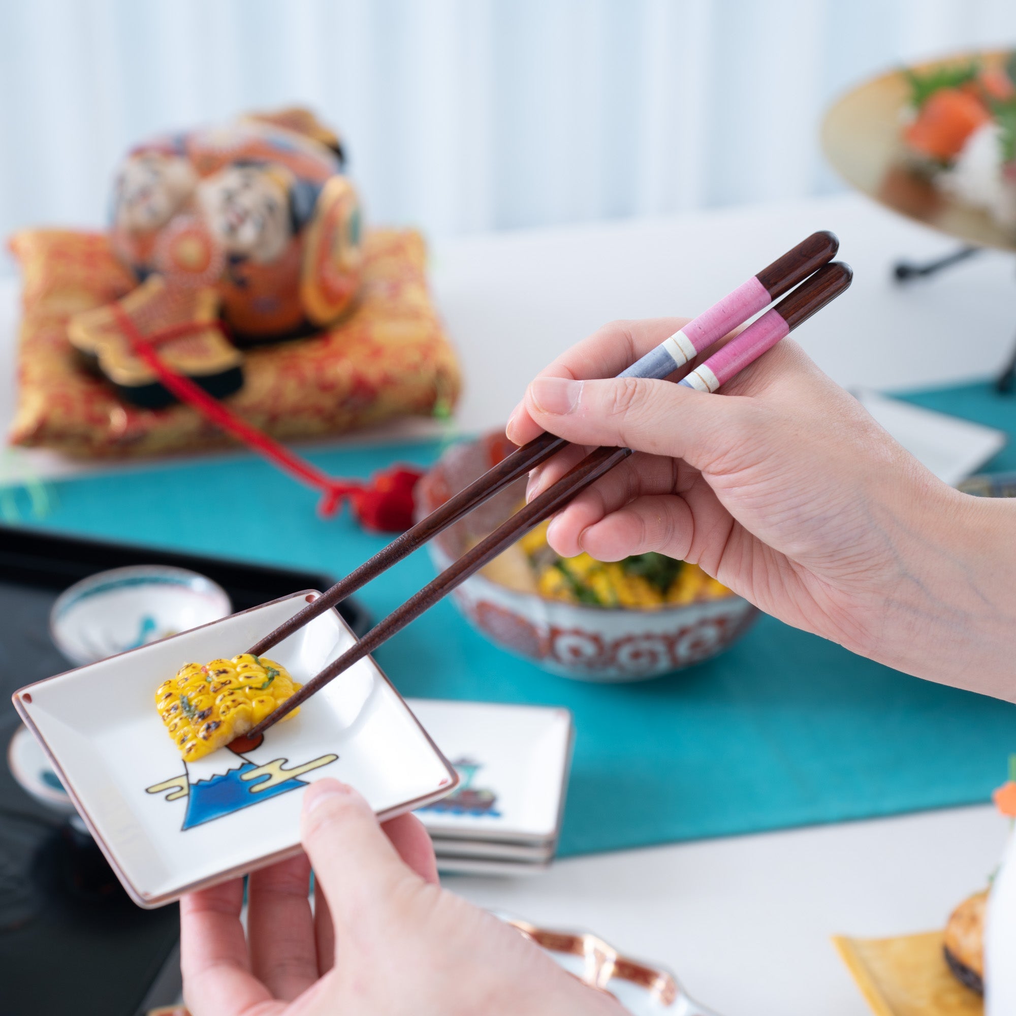 Issou Arima Wakasa Lacquer Chopsticks 21 cm/8.3 in or 23 cm/9 in - MUSUBI KILN - Quality Japanese Tableware and Gift