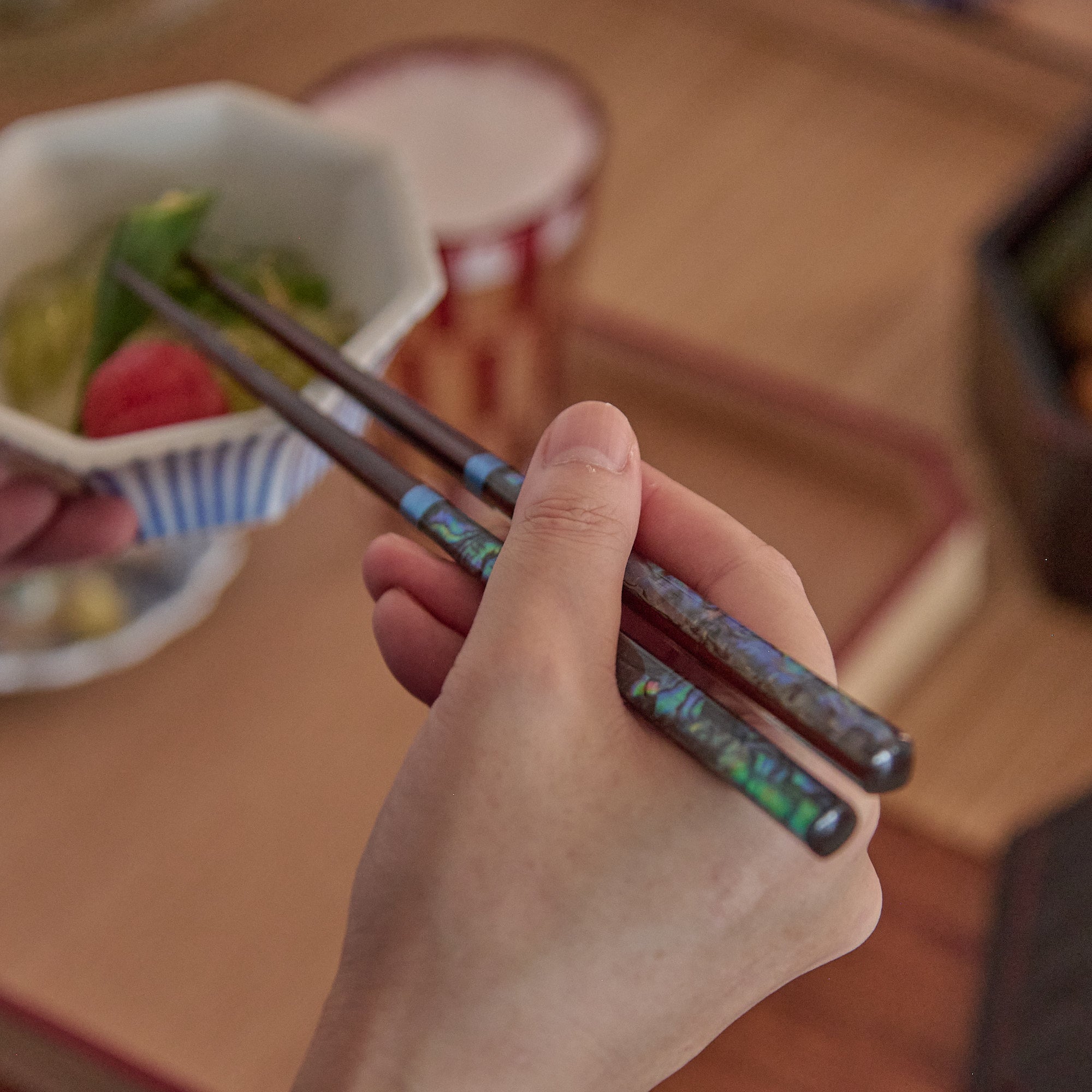 Issou Miyabi - gai Wakasa Lacquer Chopsticks 23 cm/9 in or 21 cm/8.2 in - MUSUBI KILN - Quality Japanese Tableware and Gift