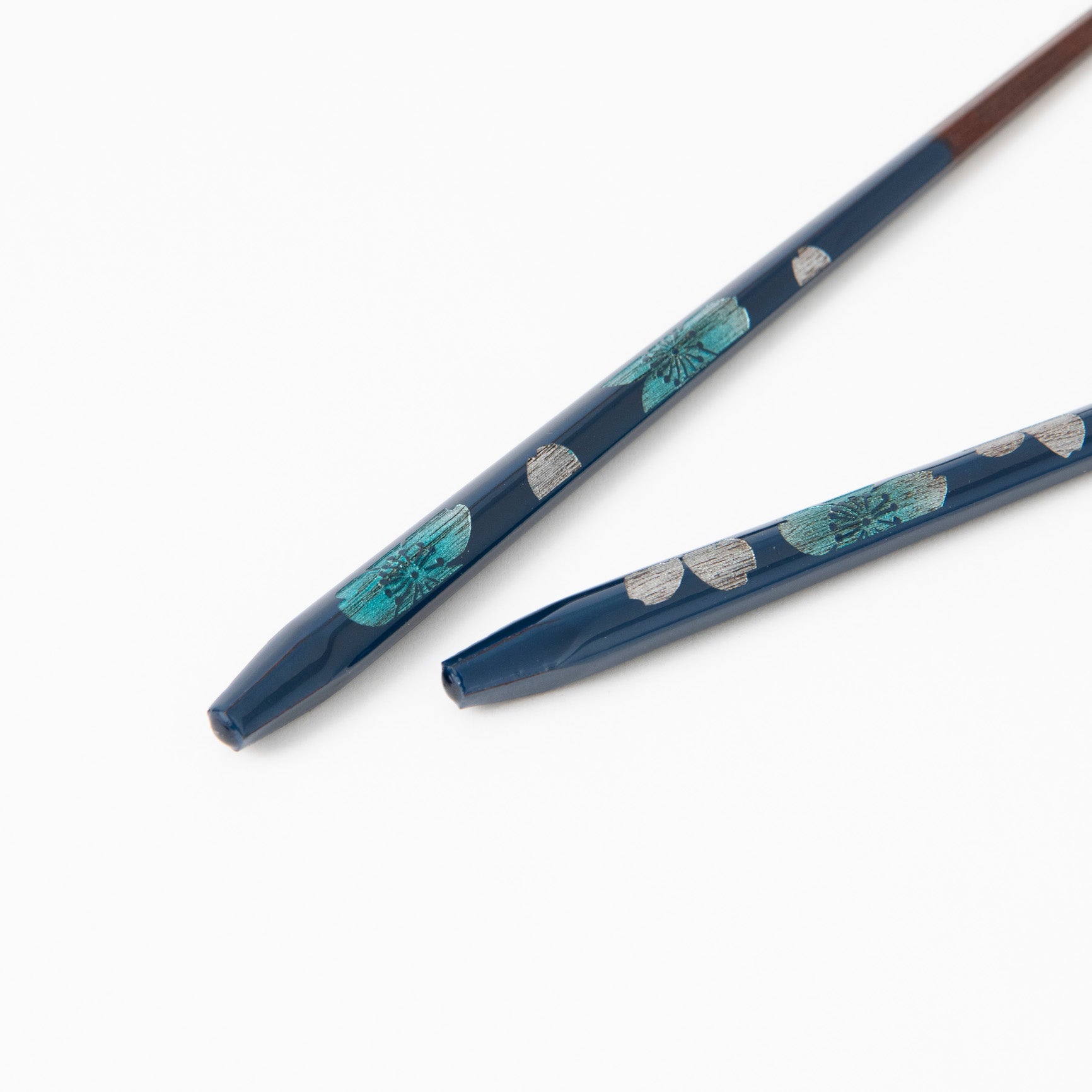 Issou Sakura Colors Wakasa Lacquer Chopsticks 21 cm/8.2 in or 23 cm/9 in - MUSUBI KILN - Quality Japanese Tableware and Gift