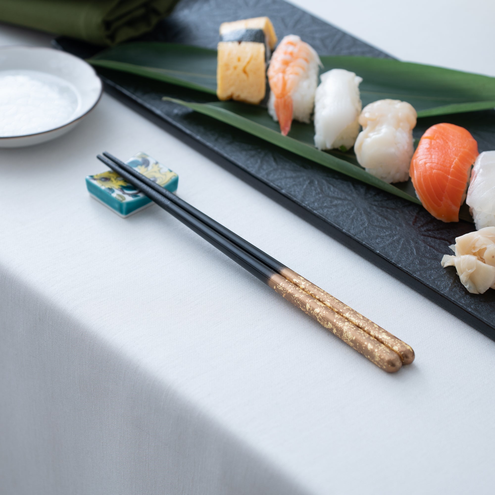 Issou Zuiun Maki - e Wakasa Lacquer Chopsticks 20.5 cm/8.1 in or 23 cm/9 in - MUSUBI KILN - Quality Japanese Tableware and Gift
