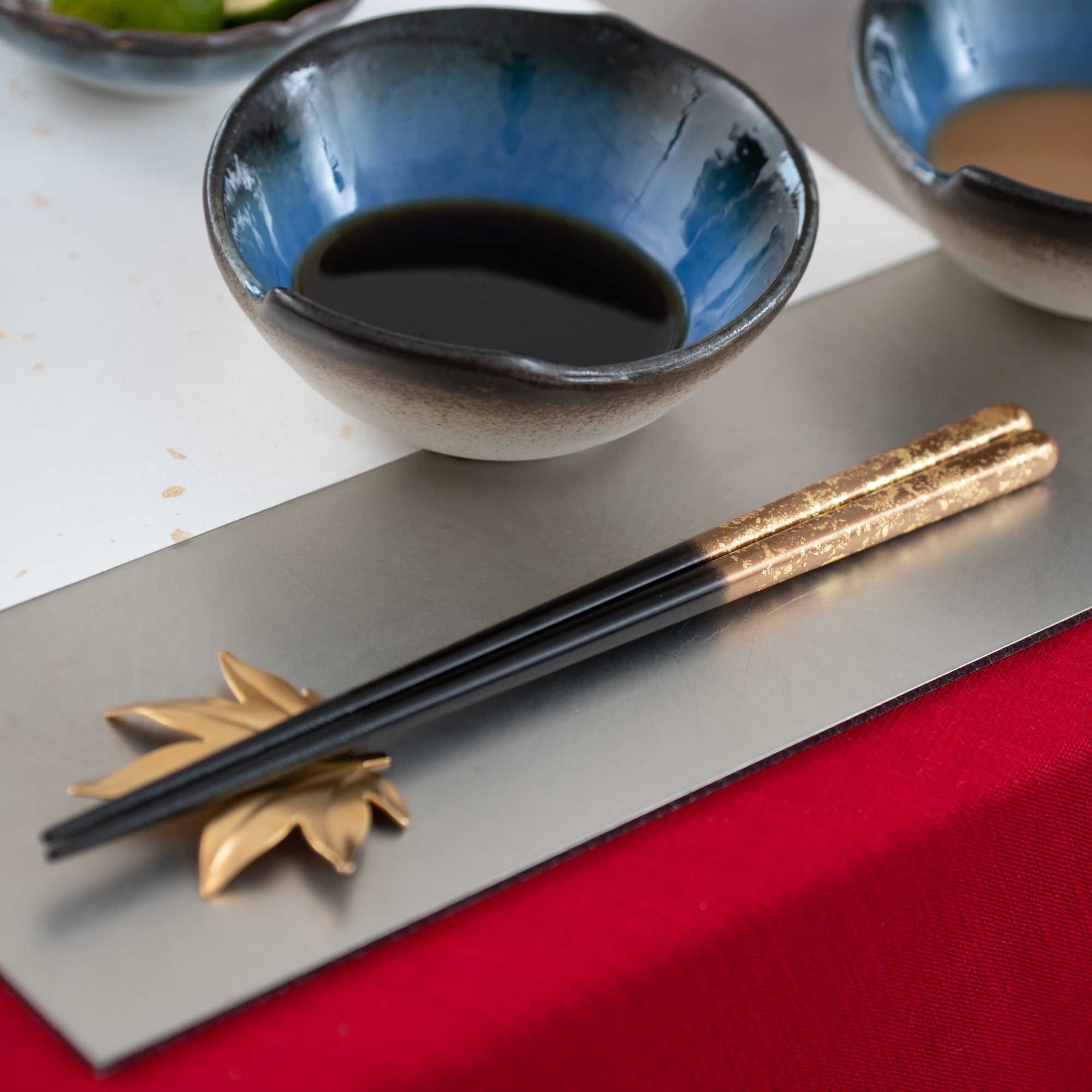 Issou Zuiun Maki - e Wakasa Lacquer Chopsticks 20.5 cm/8.1 in or 23 cm/9 in - MUSUBI KILN - Quality Japanese Tableware and Gift