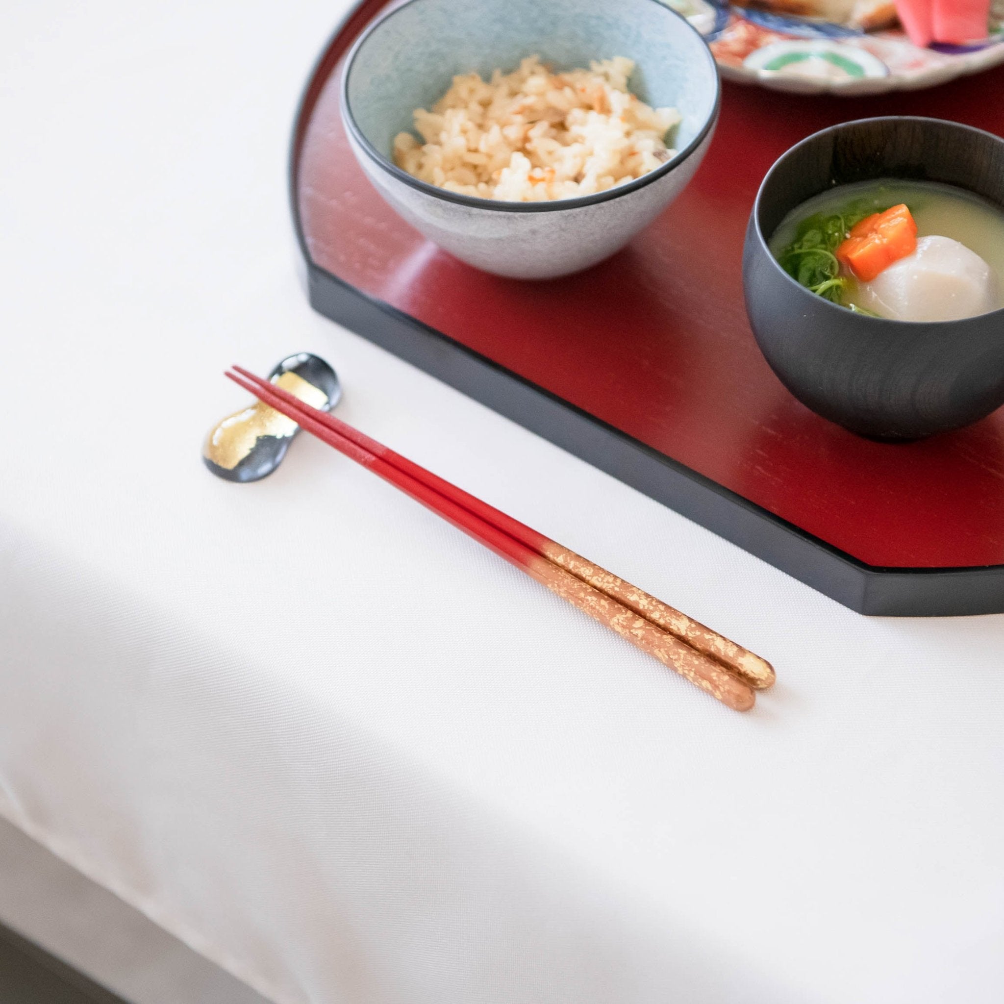 Issou Zuiun Maki - e Wakasa Lacquer Chopsticks 20.5 cm/8.1 in or 23 cm/9 in - MUSUBI KILN - Quality Japanese Tableware and Gift