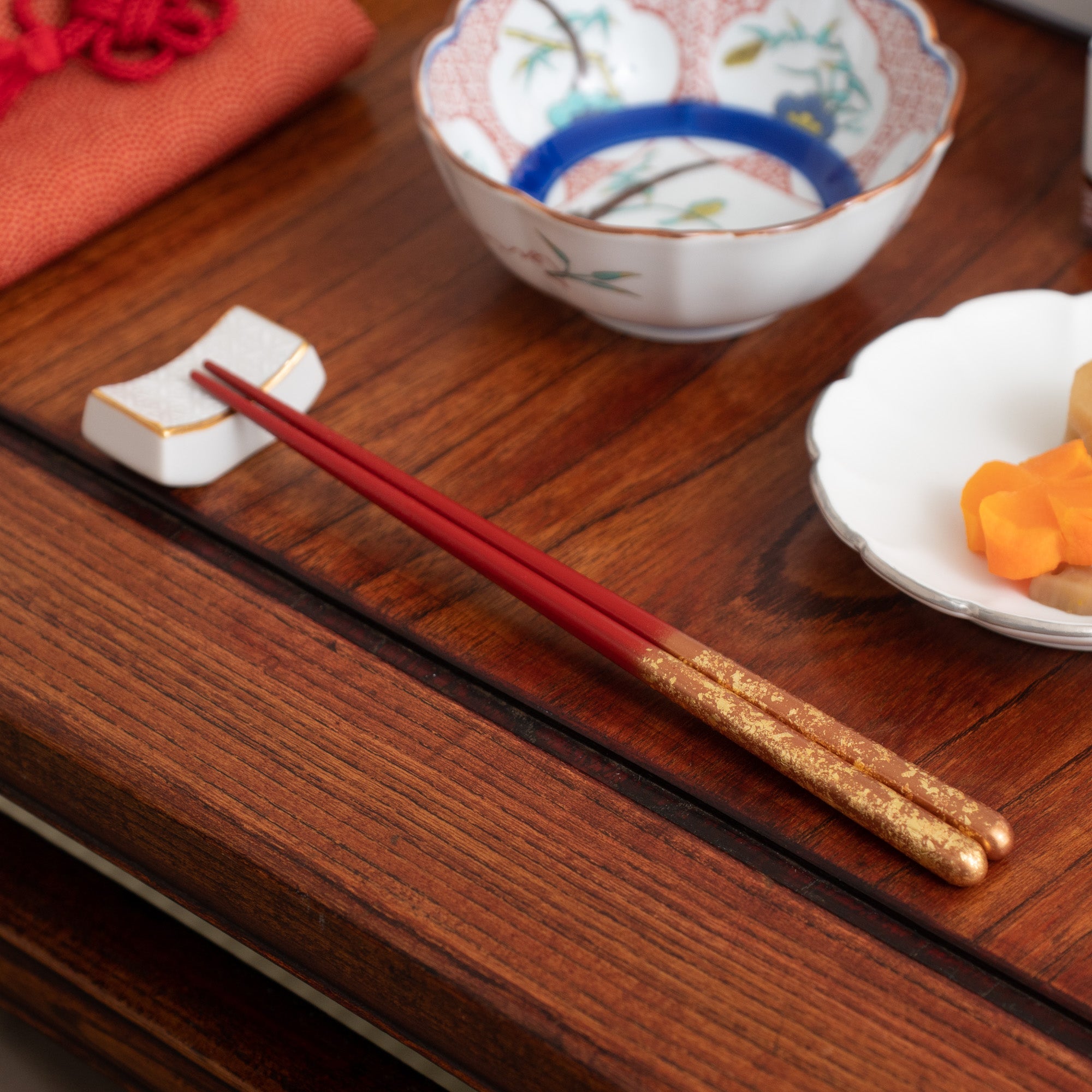 Issou Zuiun Maki - e Wakasa Lacquer Chopsticks 20.5 cm/8.1 in or 23 cm/9 in - MUSUBI KILN - Quality Japanese Tableware and Gift