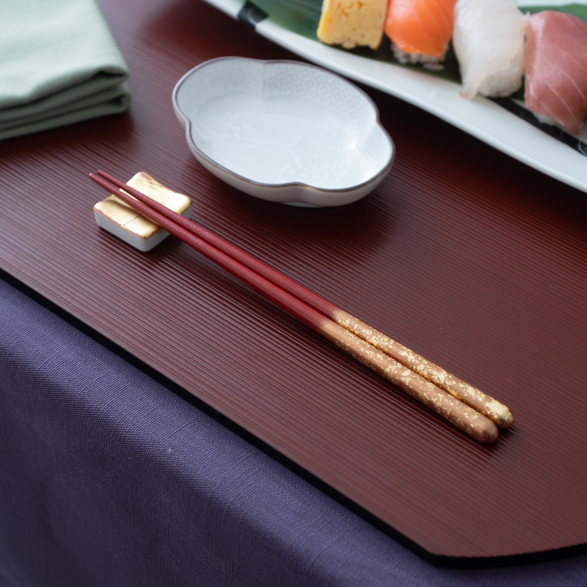 Issou Zuiun Maki - e Wakasa Lacquer Chopsticks 20.5 cm/8.1 in or 23 cm/9 in - MUSUBI KILN - Quality Japanese Tableware and Gift