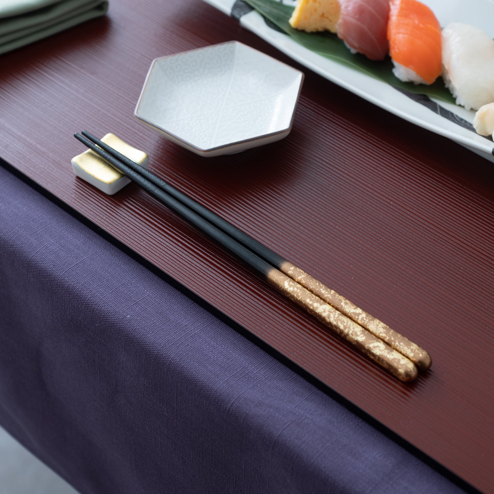 Issou Zuiun Maki - e Wakasa Lacquer Chopsticks 20.5 cm/8.1 in or 23 cm/9 in - MUSUBI KILN - Quality Japanese Tableware and Gift