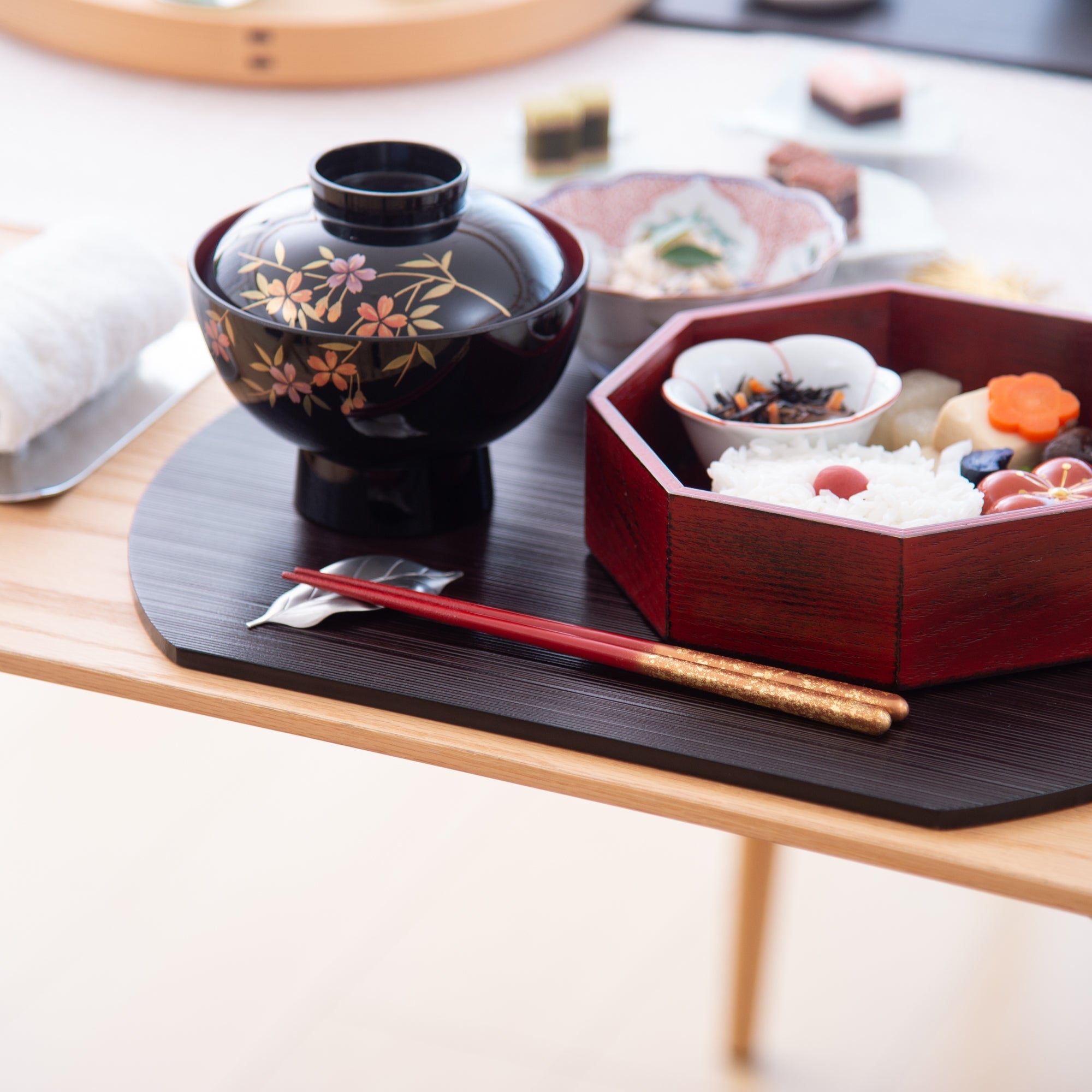 Issou Zuiun Maki - e Wakasa Lacquer Chopsticks 20.5 cm/8.1 in or 23 cm/9 in - MUSUBI KILN - Quality Japanese Tableware and Gift