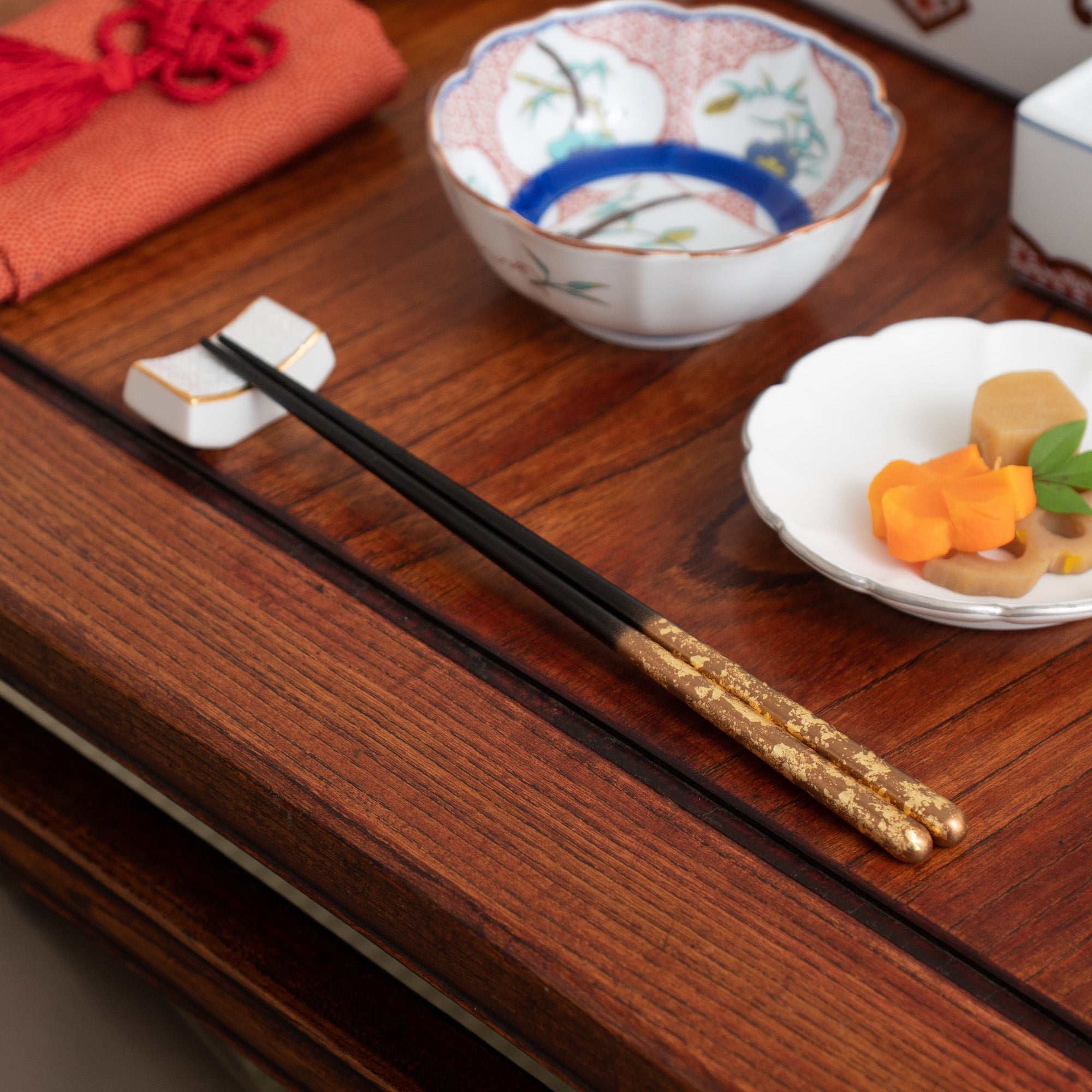 Issou Zuiun Maki - e Wakasa Lacquer Chopsticks 20.5 cm/8.1 in or 23 cm/9 in - MUSUBI KILN - Quality Japanese Tableware and Gift