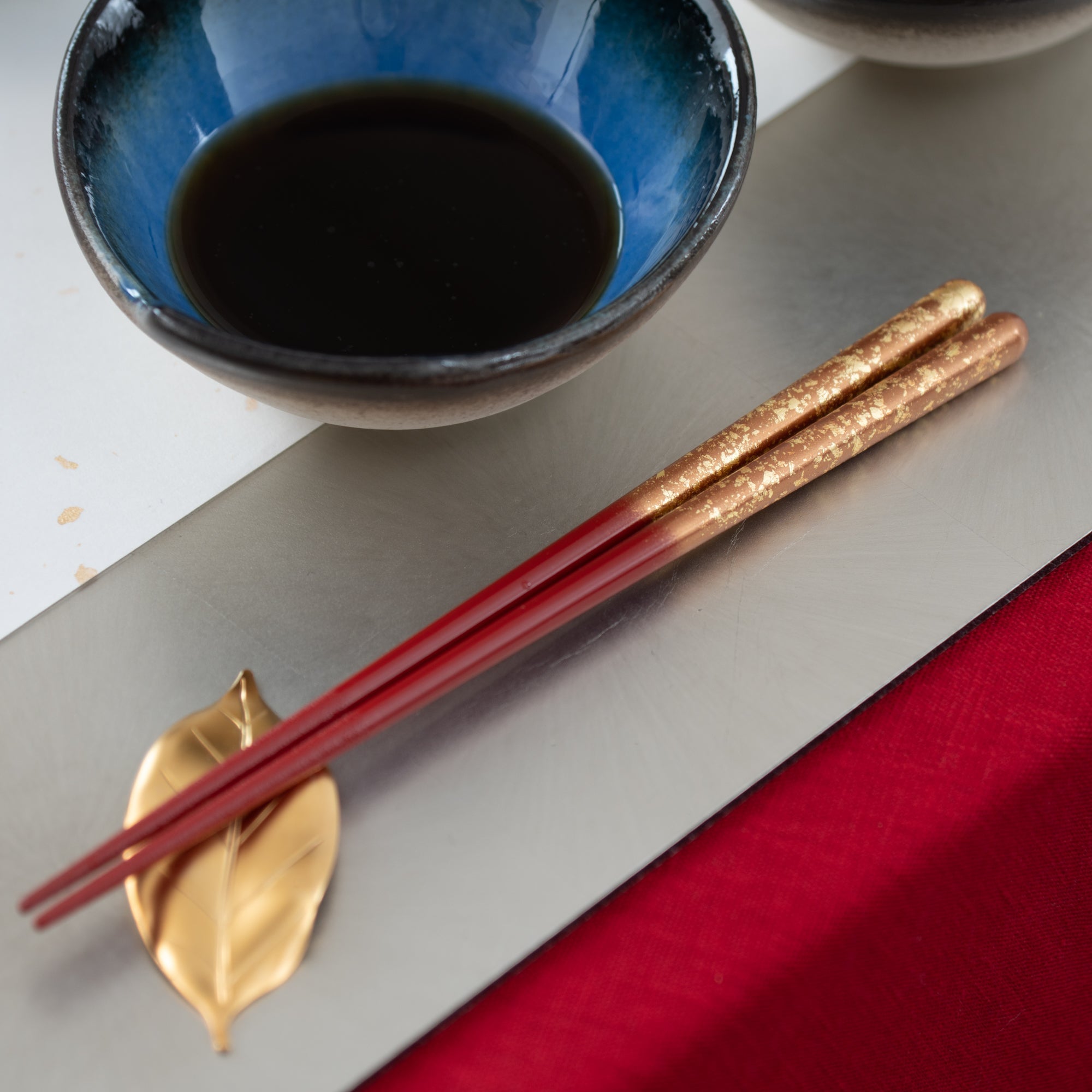 Issou Zuiun Maki - e Wakasa Lacquer Chopsticks 20.5 cm/8.1 in or 23 cm/9 in - MUSUBI KILN - Quality Japanese Tableware and Gift