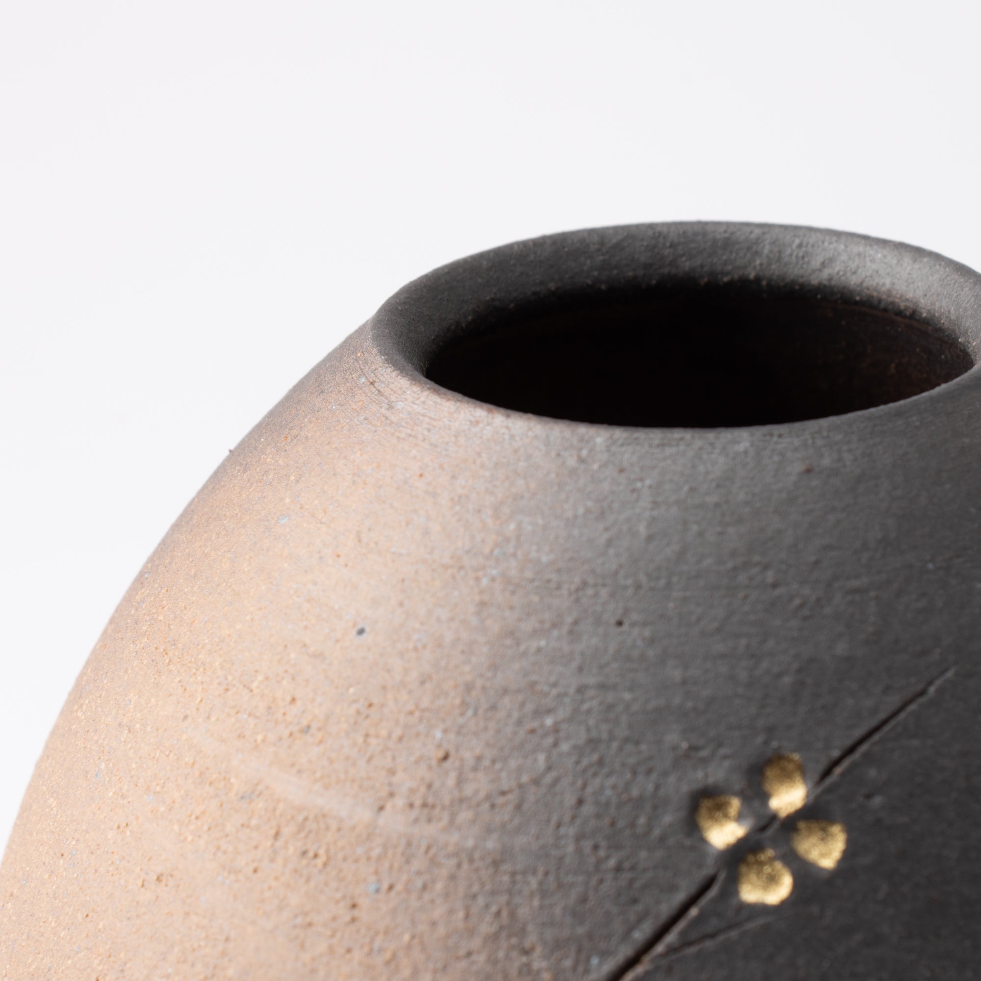 Jujube Flower Pattern Shigaraki Ware Flower Vase - MUSUBI KILN - Quality Japanese Tableware and Gift
