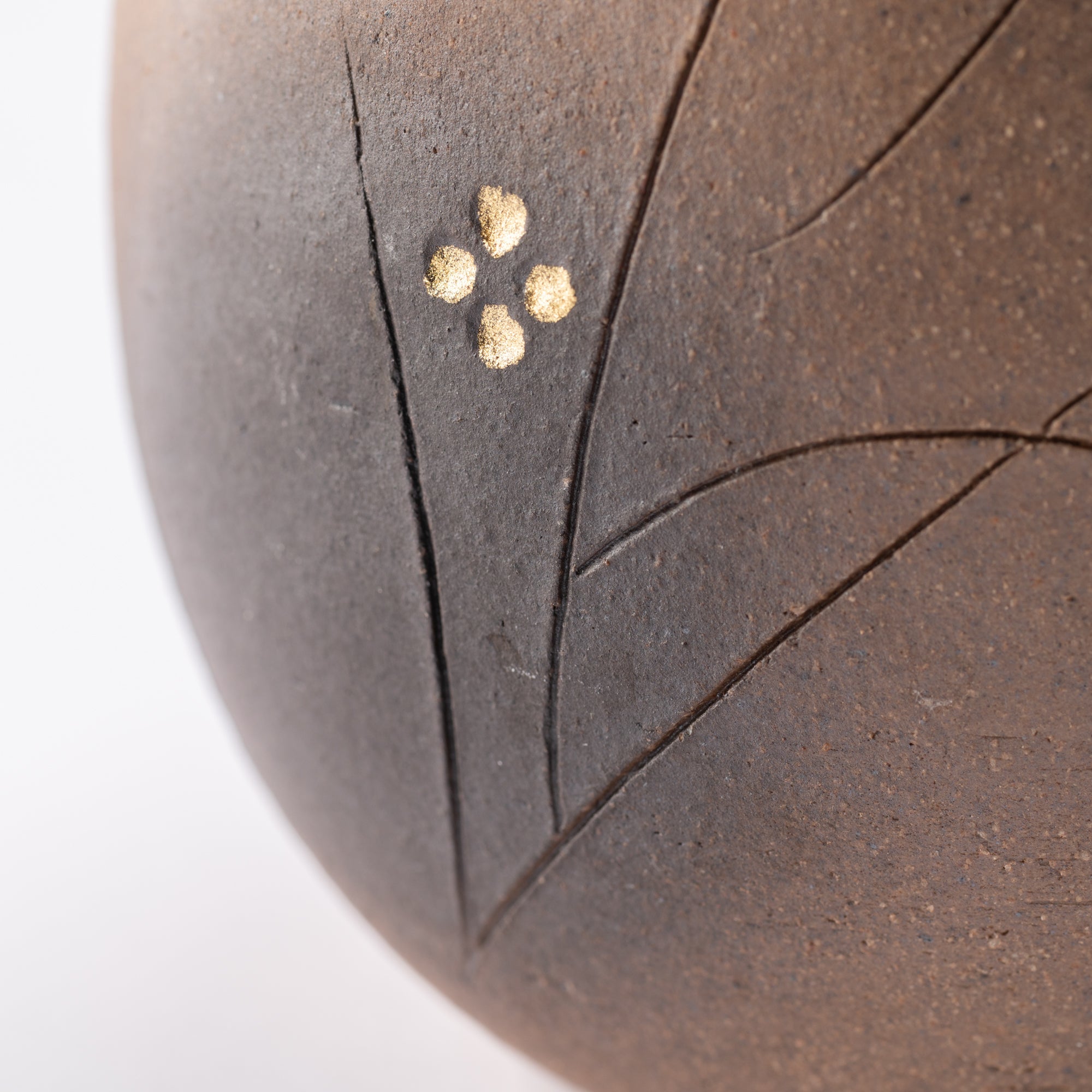 Jujube Flower Pattern Shigaraki Ware Flower Vase - MUSUBI KILN - Quality Japanese Tableware and Gift