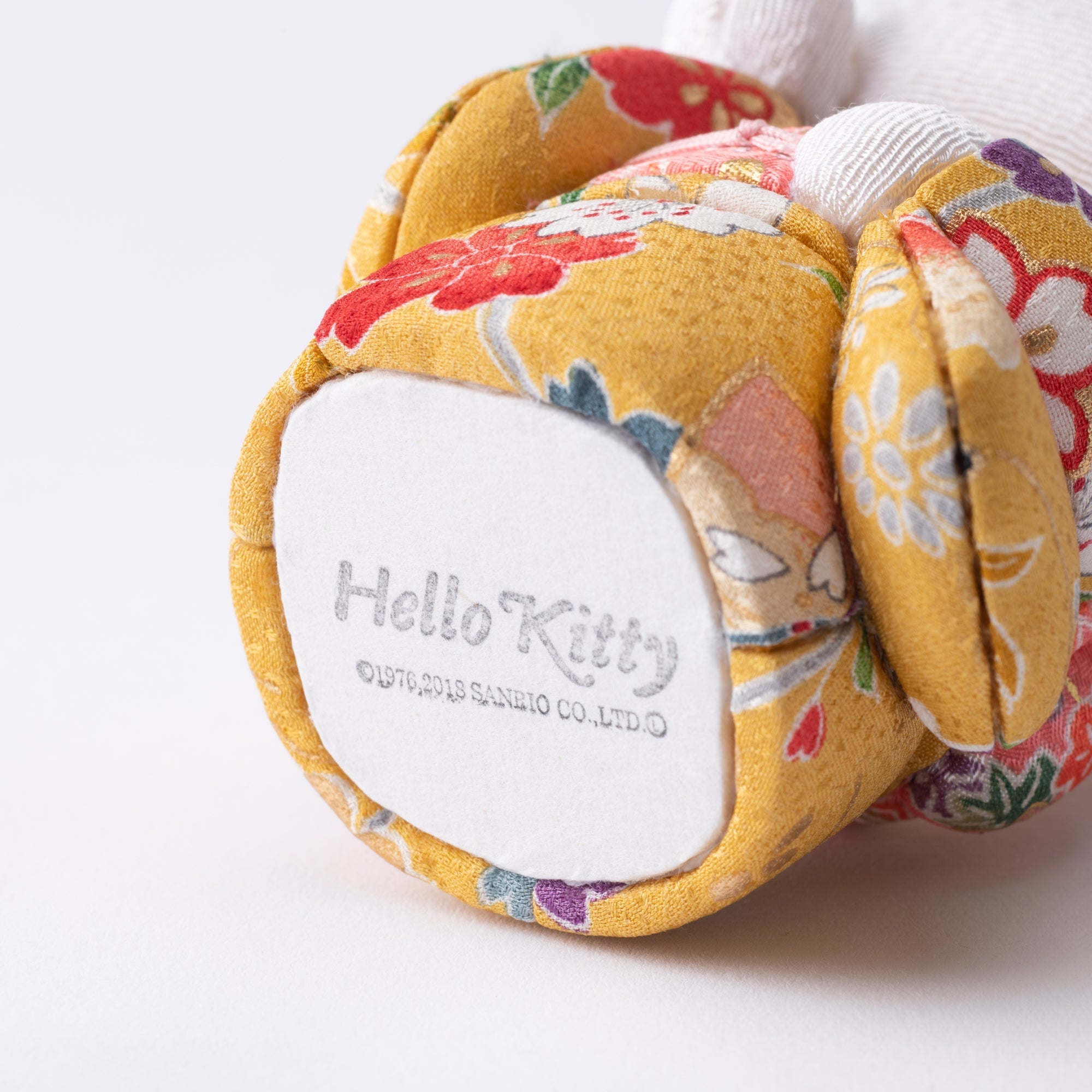 Kakinuma Ningyo Hello Kitty Edo Kimekomi Doll Lucky Cat - Yellow - MUSUBI KILN - Quality Japanese Tableware and Gift