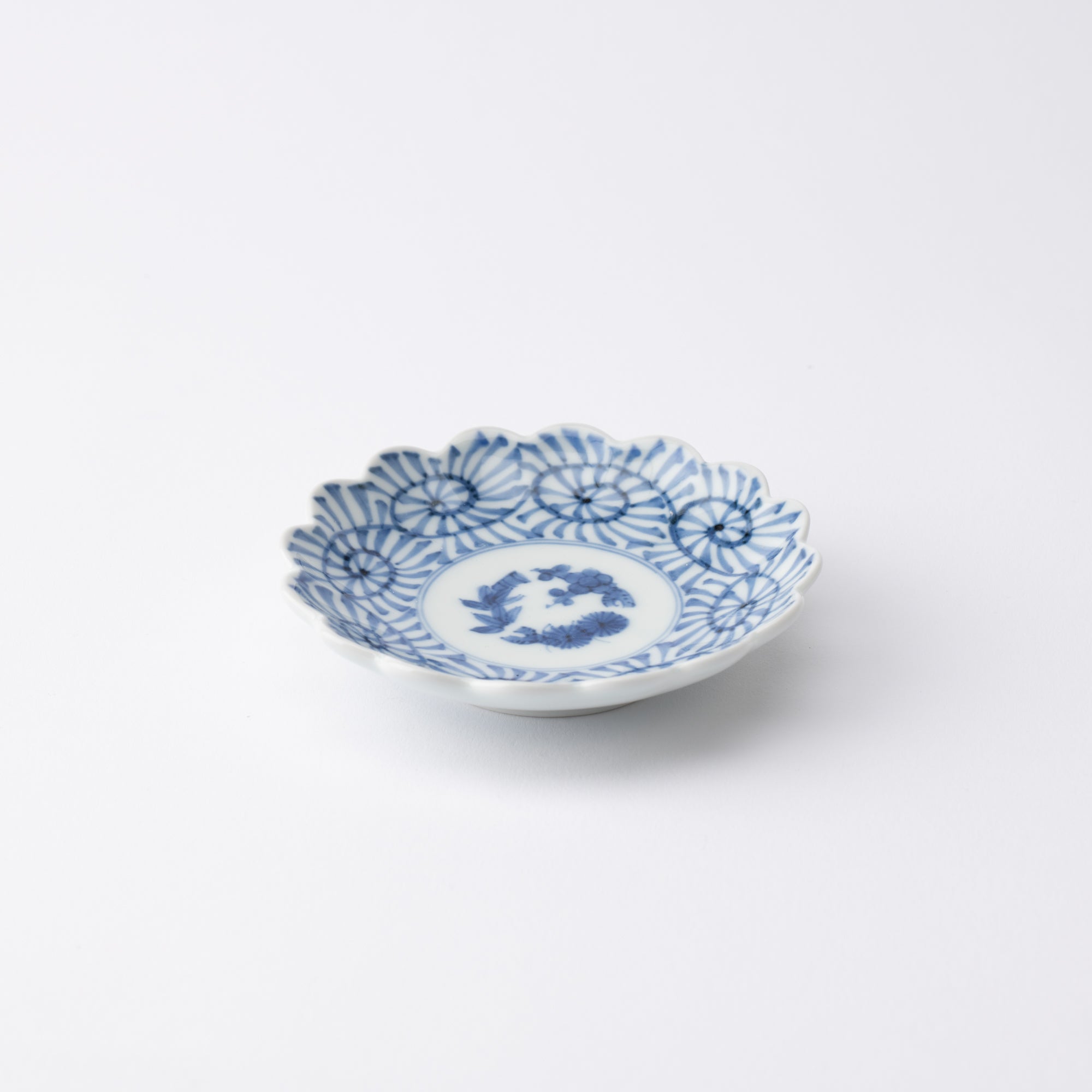 Keizan Kiln Arabesque Arita Chrysanthemum - Shaped Sauce Plate - MUSUBI KILN - Quality Japanese Tableware and Gift