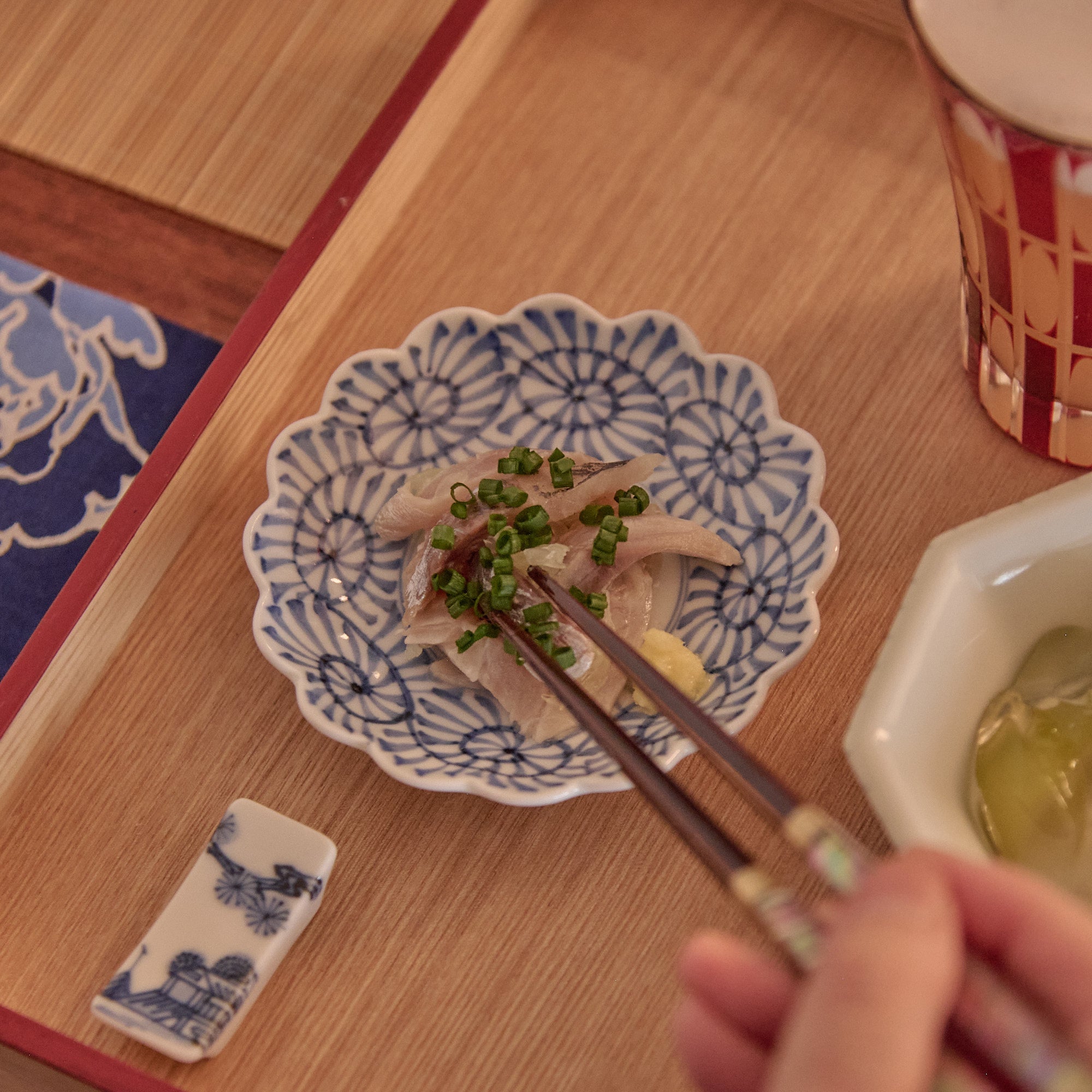 Keizan Kiln Arabesque Arita Chrysanthemum - Shaped Sauce Plate - MUSUBI KILN - Quality Japanese Tableware and Gift