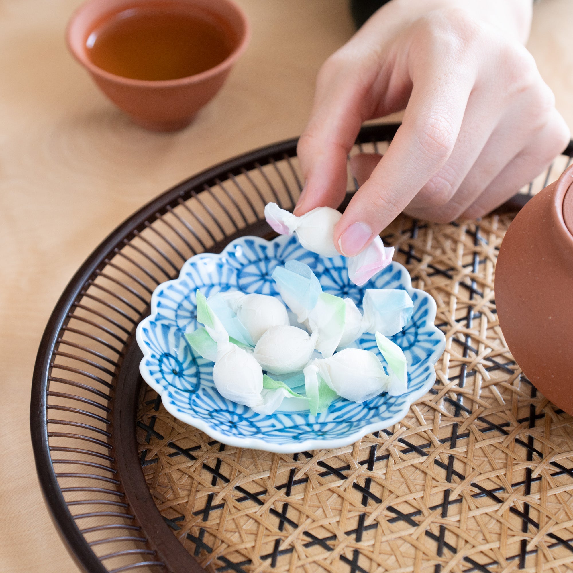 Keizan Kiln Arabesque Arita Chrysanthemum - Shaped Sauce Plate - MUSUBI KILN - Quality Japanese Tableware and Gift