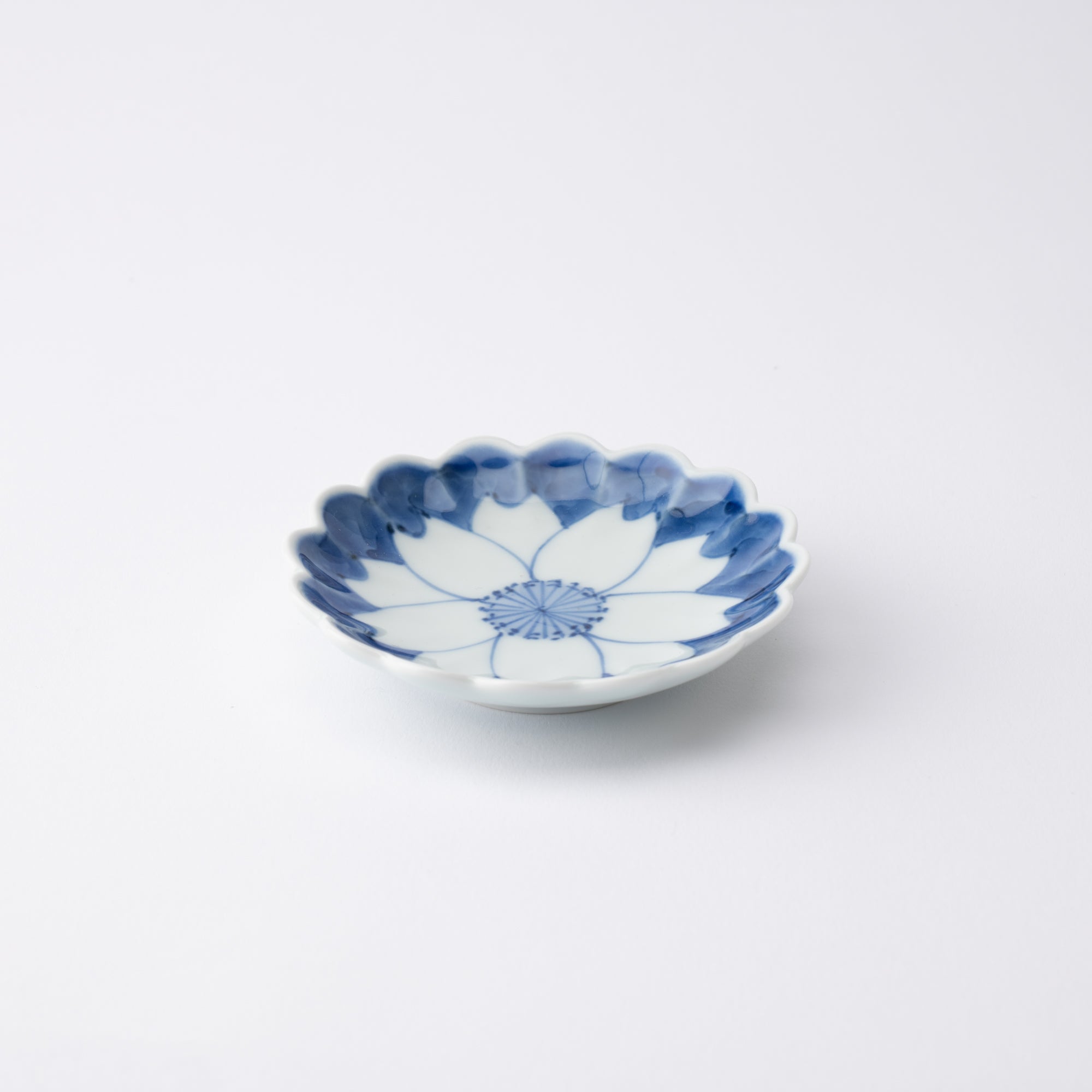 Keizan Kiln Sakura Arita Chrysanthemum - Shaped Sauce Plate - MUSUBI KILN - Quality Japanese Tableware and Gift