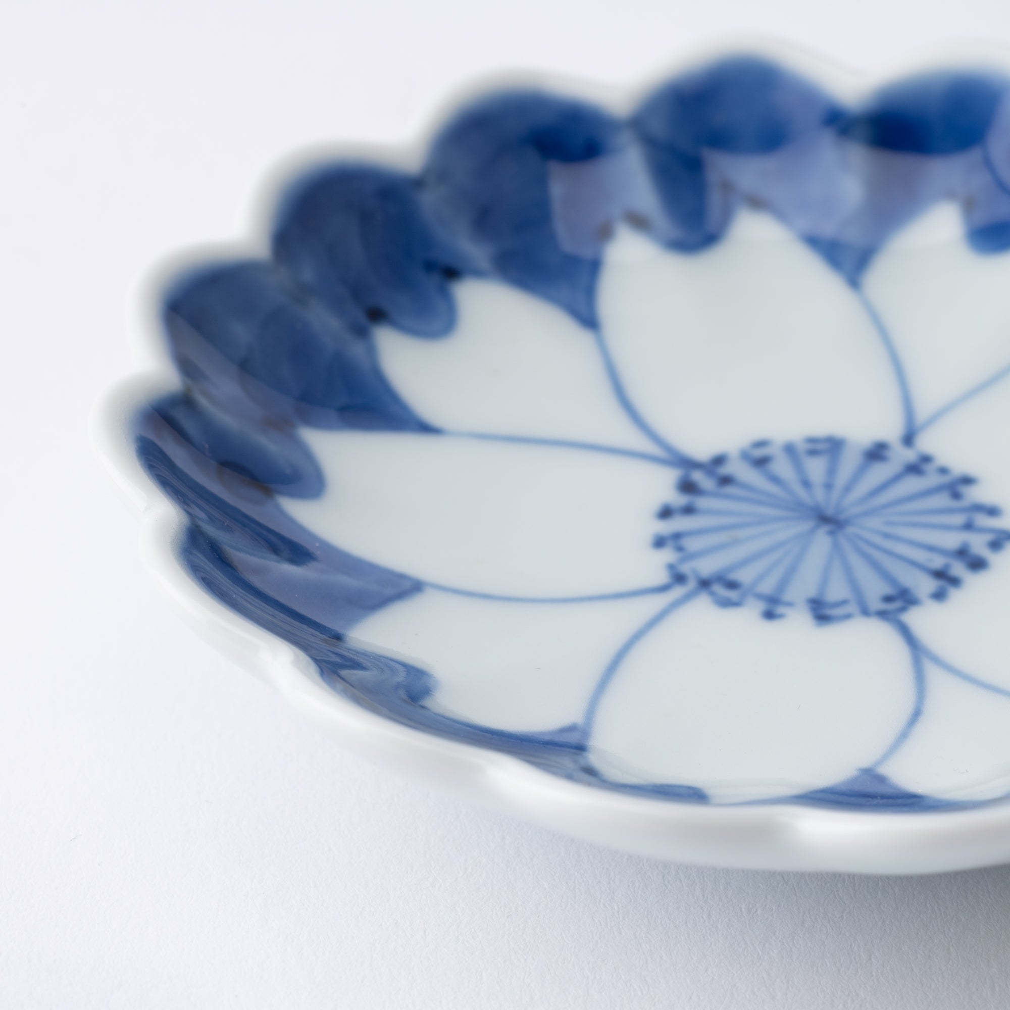 Keizan Kiln Sakura Arita Chrysanthemum - Shaped Sauce Plate - MUSUBI KILN - Quality Japanese Tableware and Gift