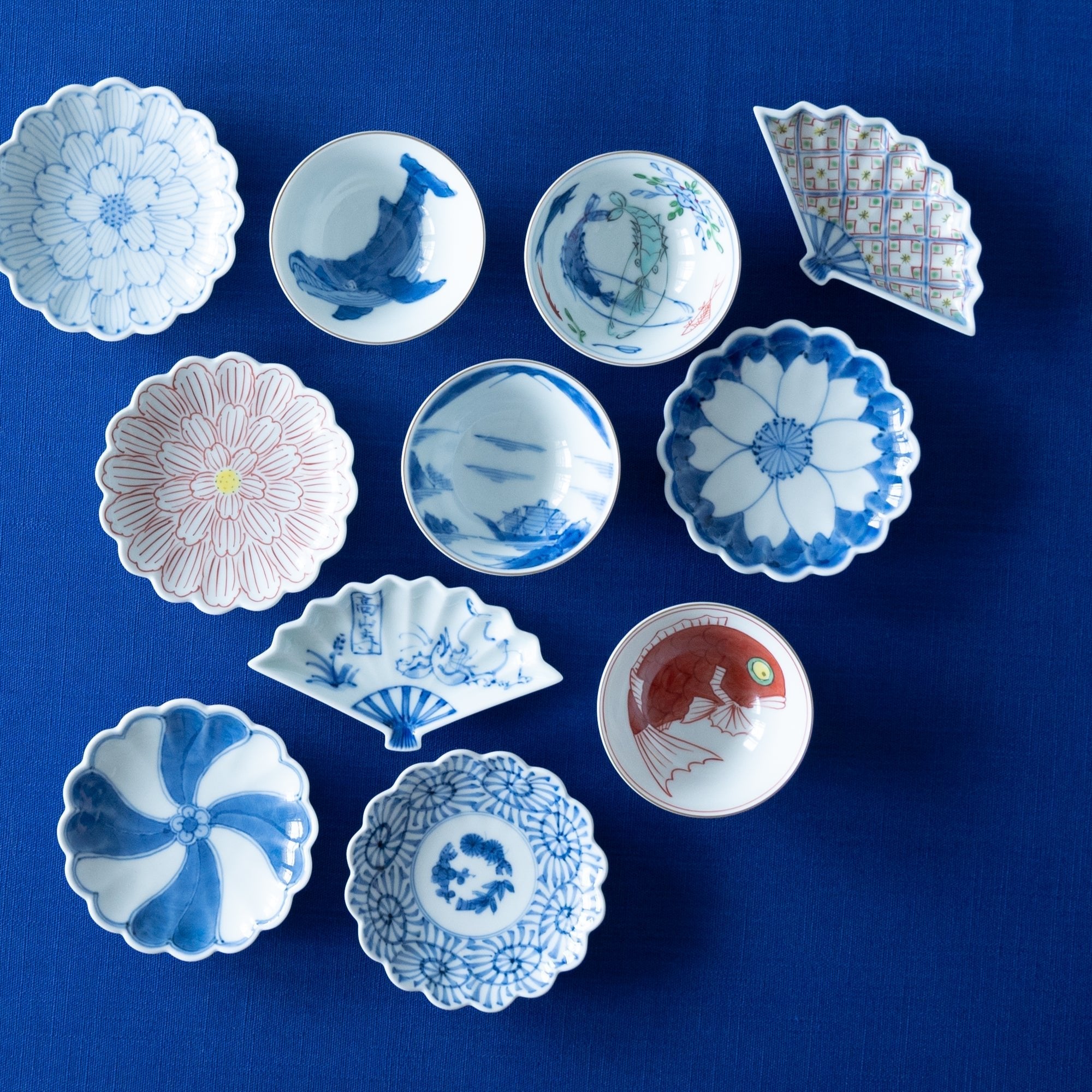 Keizan Kiln Sakura Arita Chrysanthemum - Shaped Sauce Plate - MUSUBI KILN - Quality Japanese Tableware and Gift