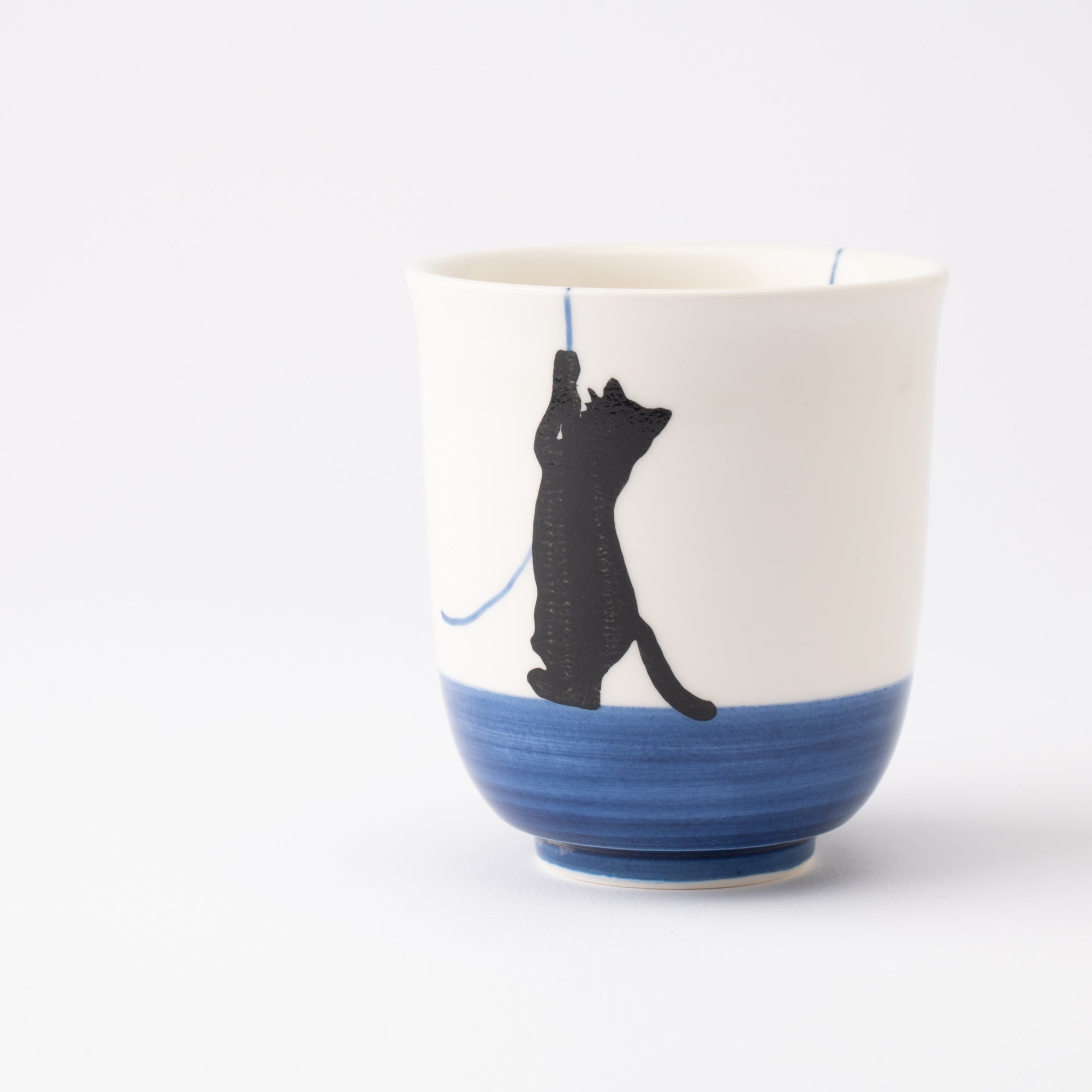 Kikusho Kiln Blue Yarn Cat Hasami Yunomi Japanese Teacup - MUSUBI KILN - Quality Japanese Tableware and Gift
