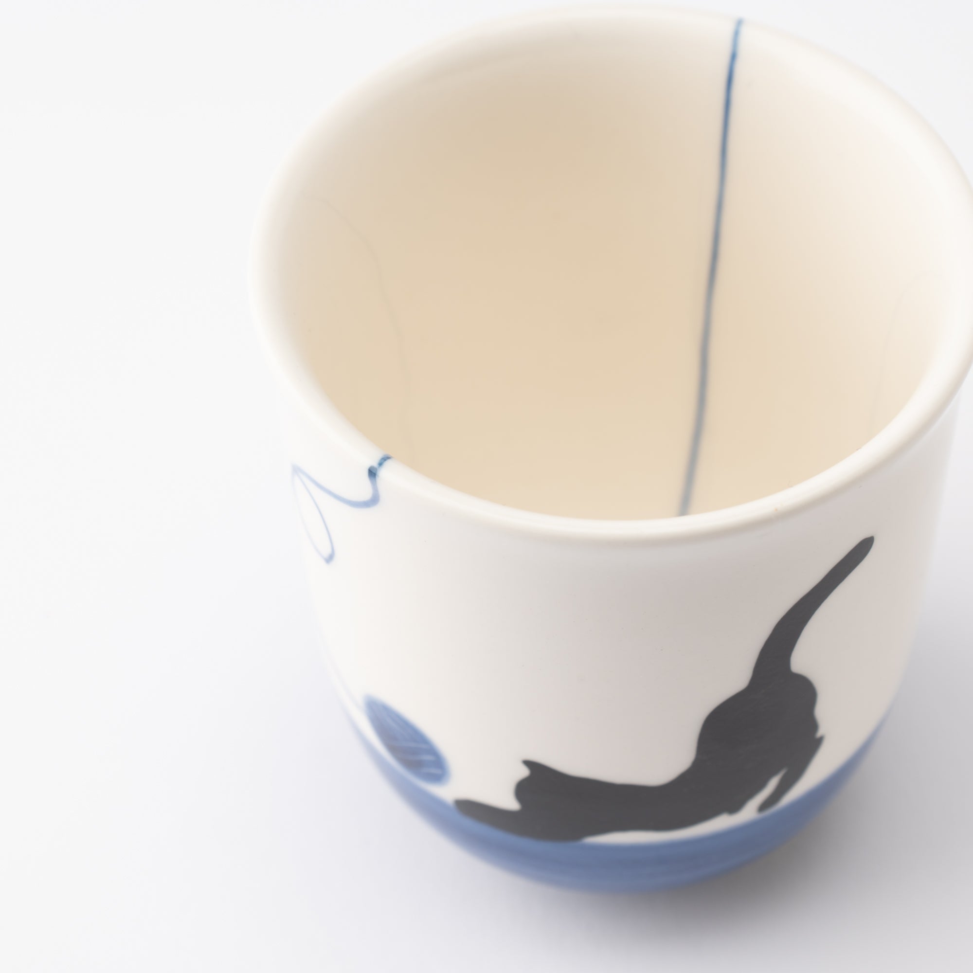 Kikusho Kiln Blue Yarn Cat Hasami Yunomi Japanese Teacup - MUSUBI KILN - Quality Japanese Tableware and Gift