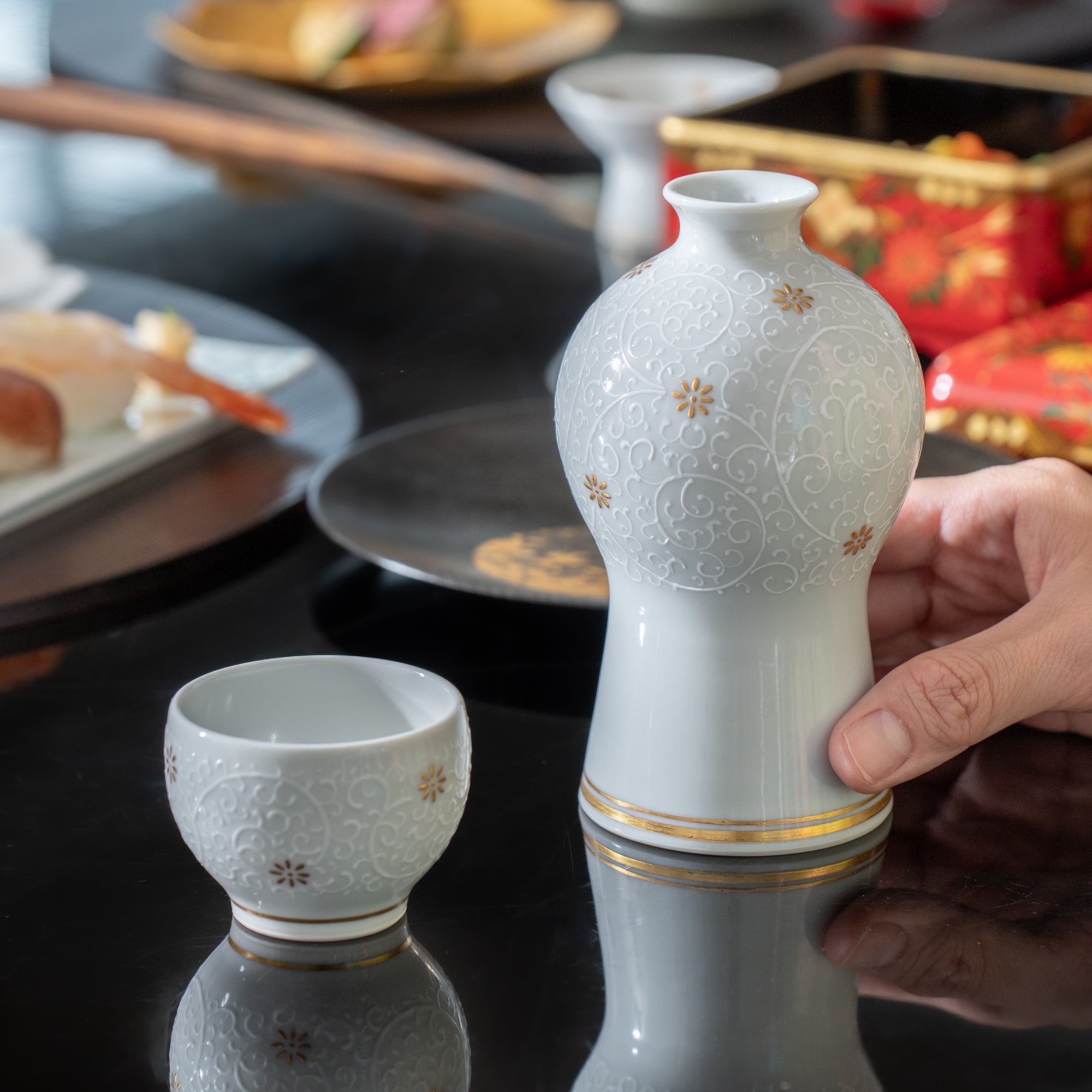 Kinzan Kiln Shugu Gold Flowers and Arabesque Gourd Sake Carafe - MUSUBI KILN - Quality Japanese Tableware and Gift