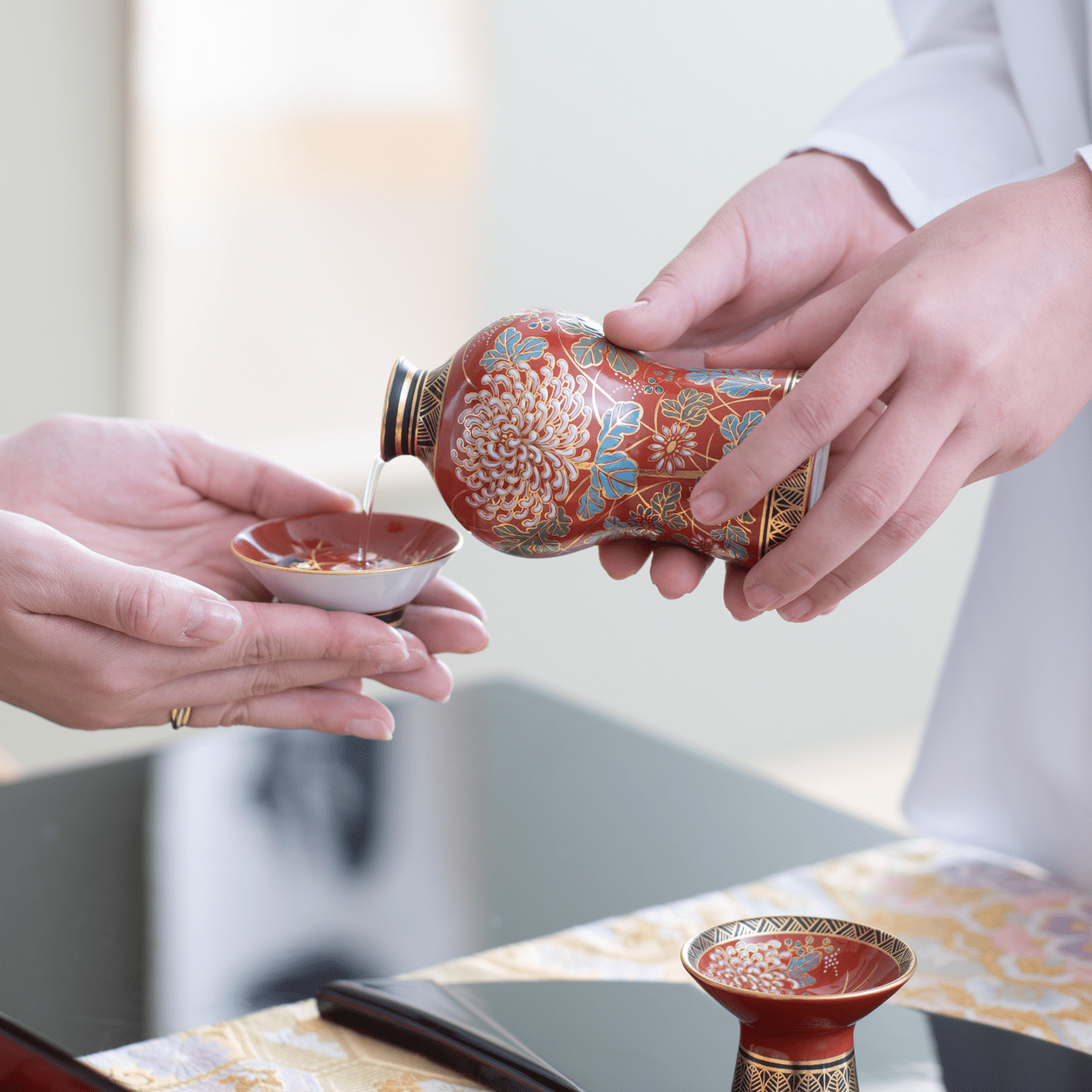 Kinzan Kiln Shugu Kinsai Chrysanthemum Gourd Sake Carafe - MUSUBI KILN - Quality Japanese Tableware and Gift