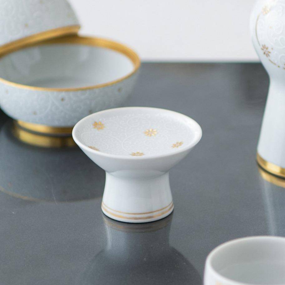Kinzan Kiln Shugu White Arabesque Sakazuki High Stand Flat Sake Cup - MUSUBI KILN - Quality Japanese Tableware and Gift