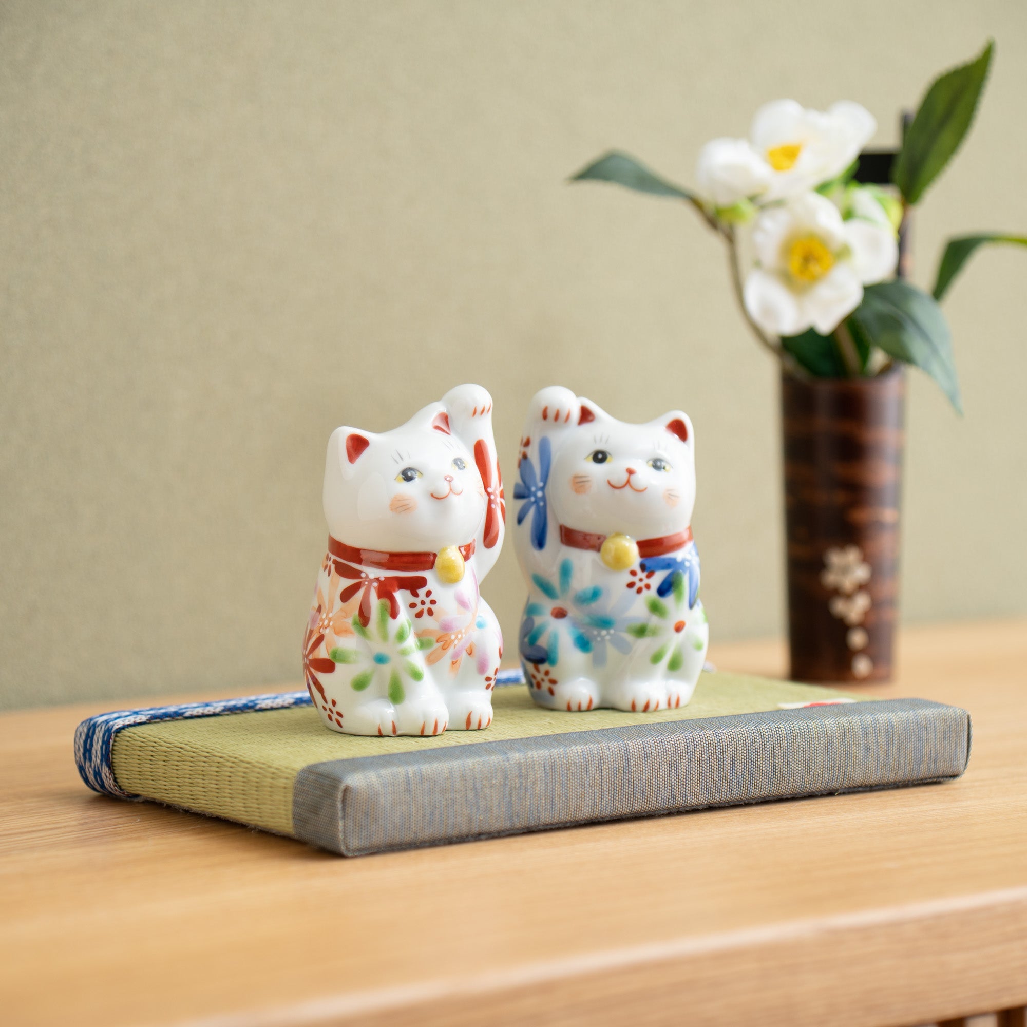 Kokuzou Kiln Flower Party Kutani Lucky Cat - Blue - MUSUBI KILN - Quality Japanese Tableware and Gift