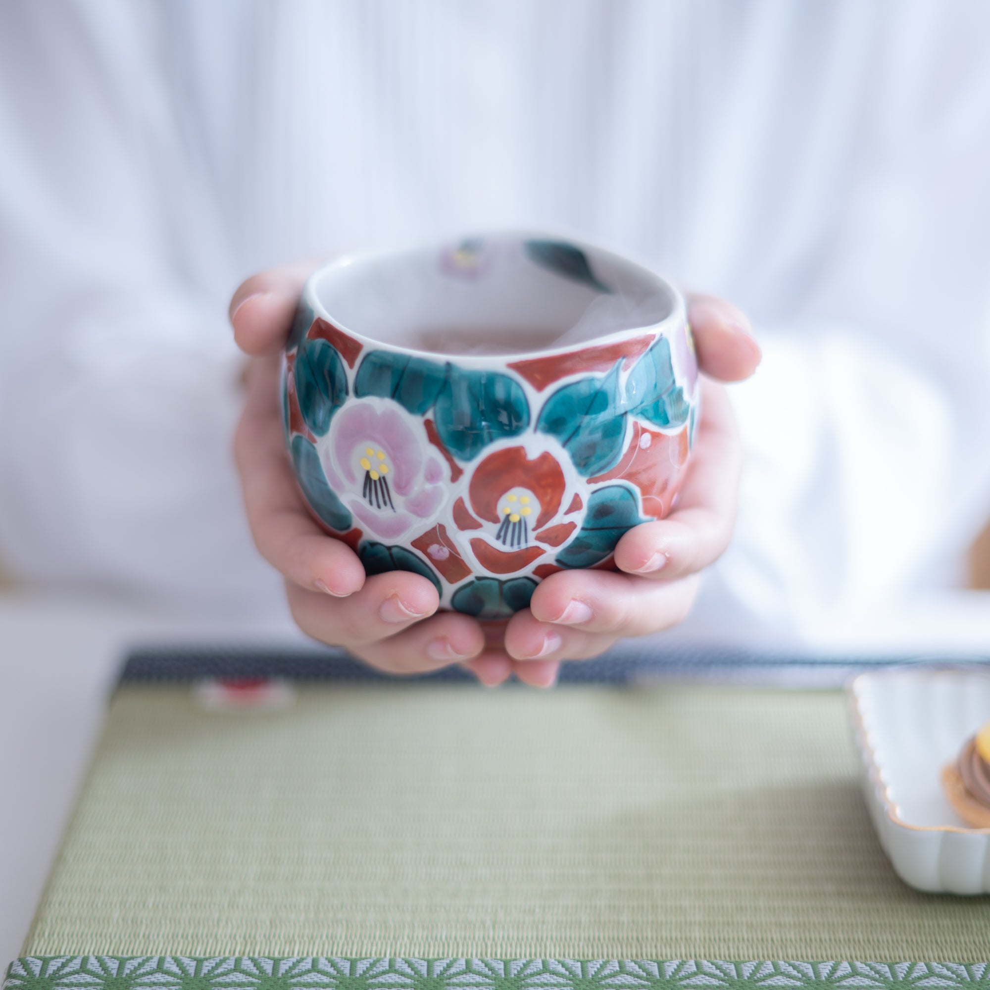 Kokuzou Kiln Painted Camellia Kutani Yunomi Japanese Teacup - MUSUBI KILN - Quality Japanese Tableware and Gift