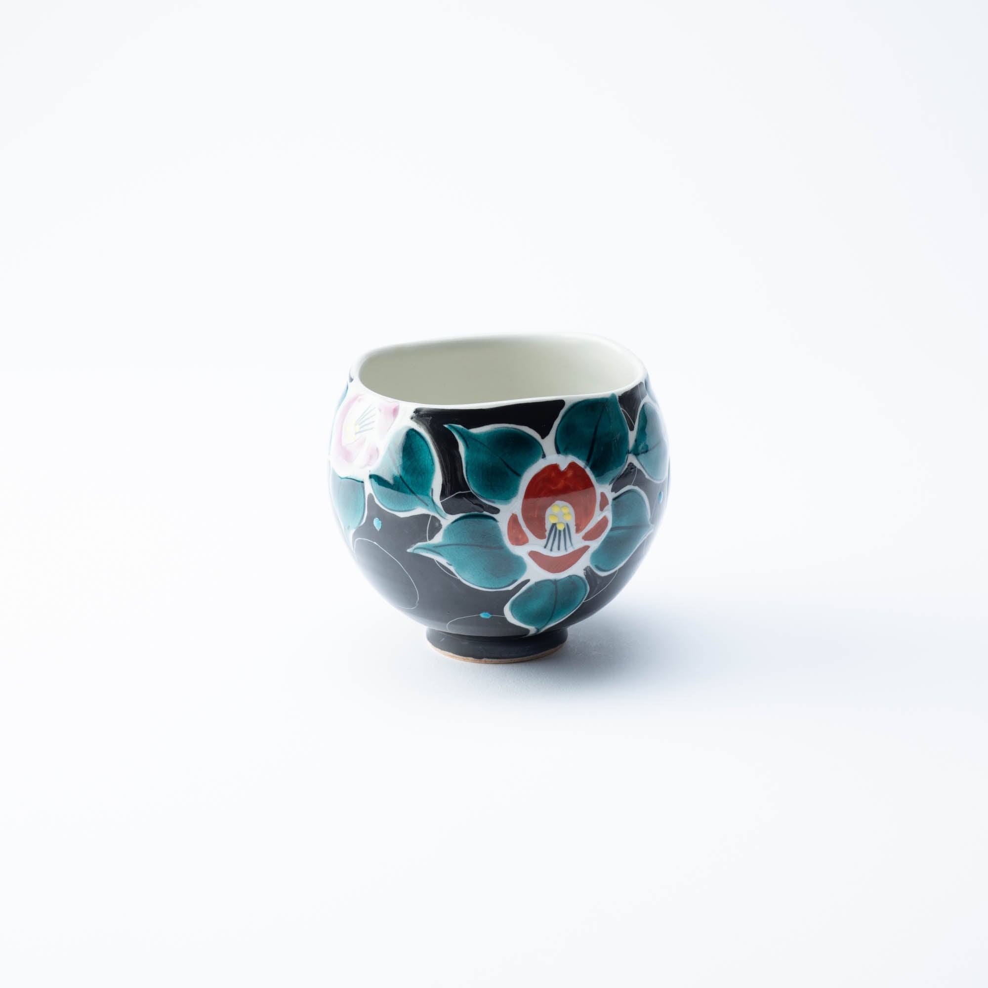 Kokuzou Kiln Painted Camellia Kutani Yunomi Japanese Teacup - MUSUBI KILN - Quality Japanese Tableware and Gift