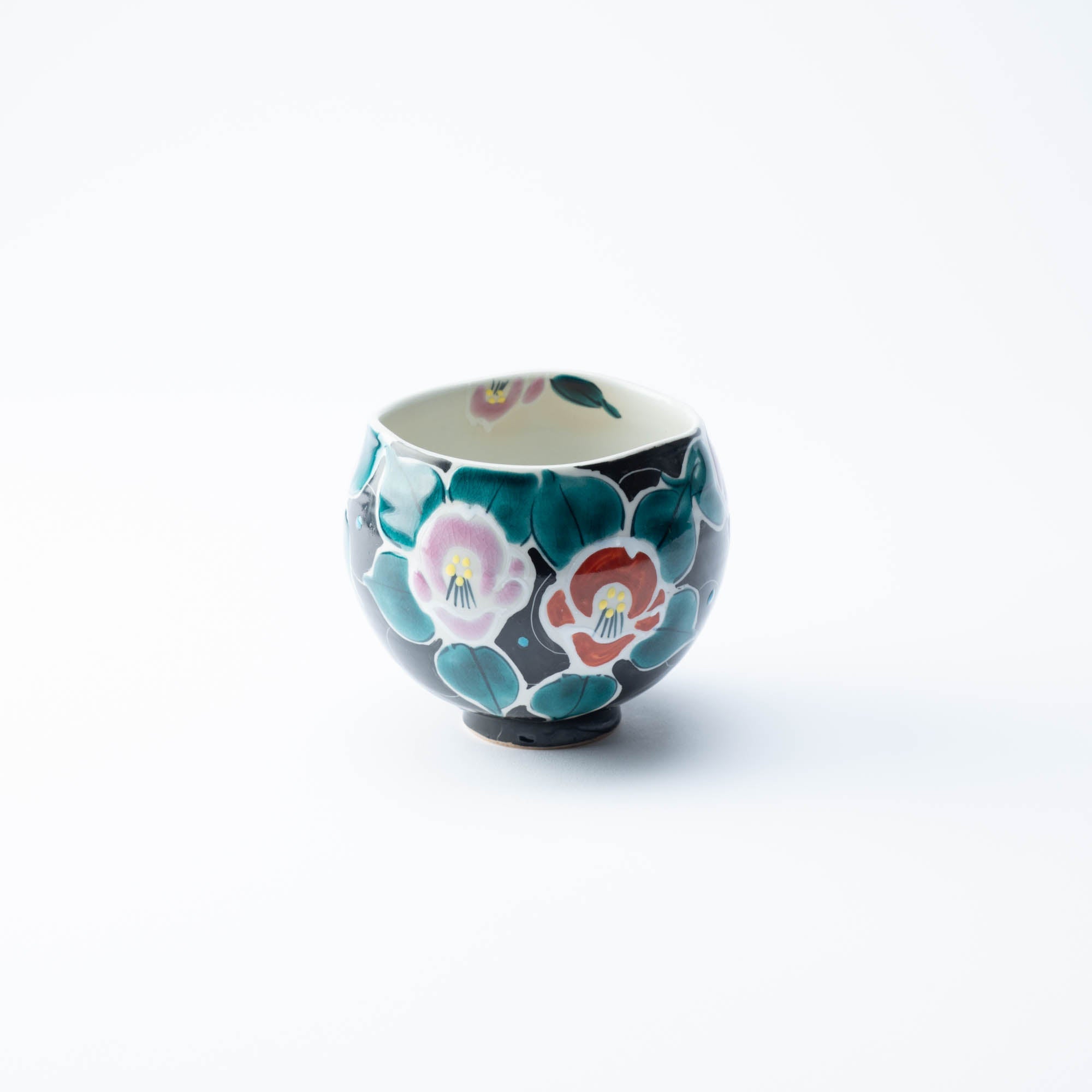 Kokuzou Kiln Painted Camellia Kutani Yunomi Japanese Teacup - MUSUBI KILN - Quality Japanese Tableware and Gift