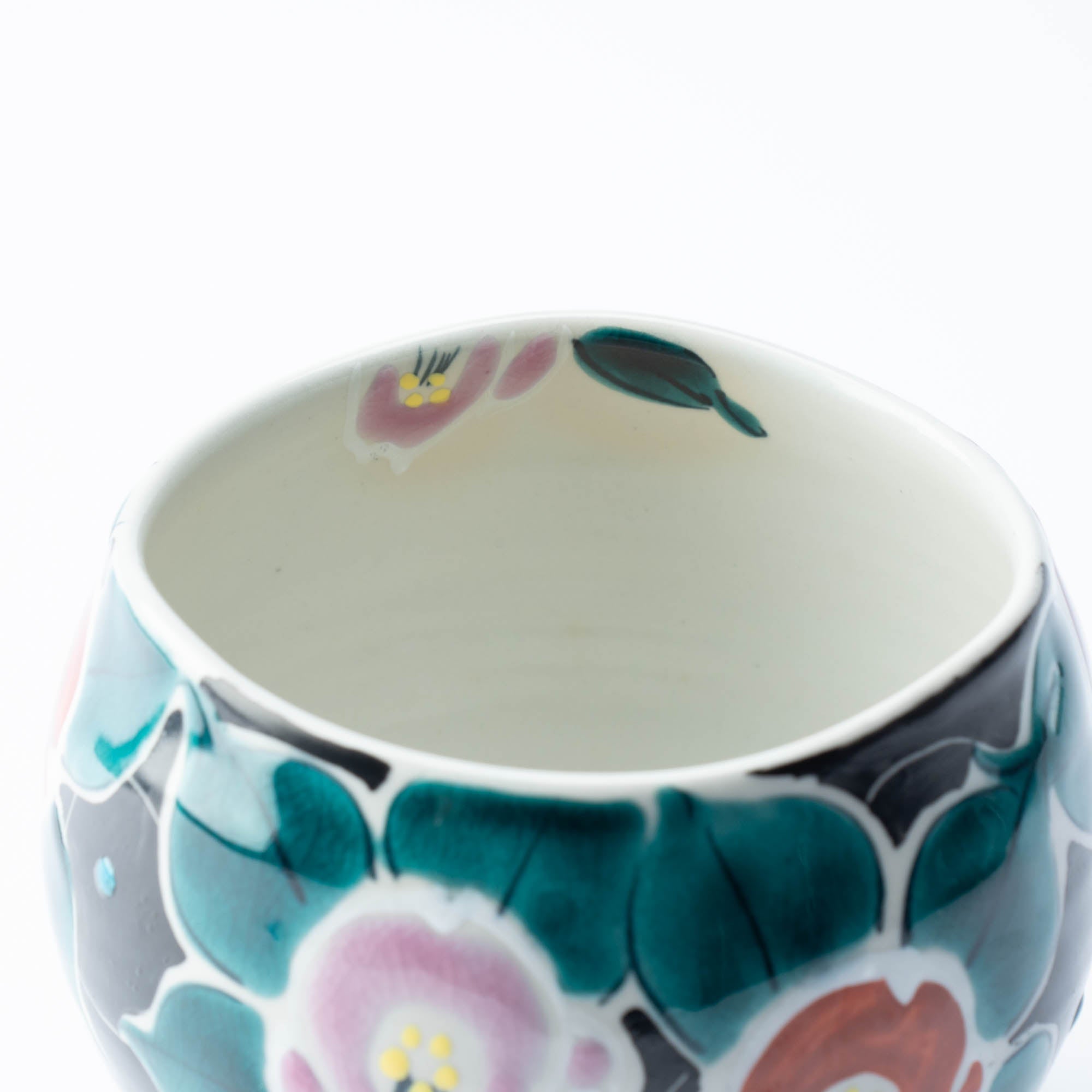 Kokuzou Kiln Painted Camellia Kutani Yunomi Japanese Teacup - MUSUBI KILN - Quality Japanese Tableware and Gift